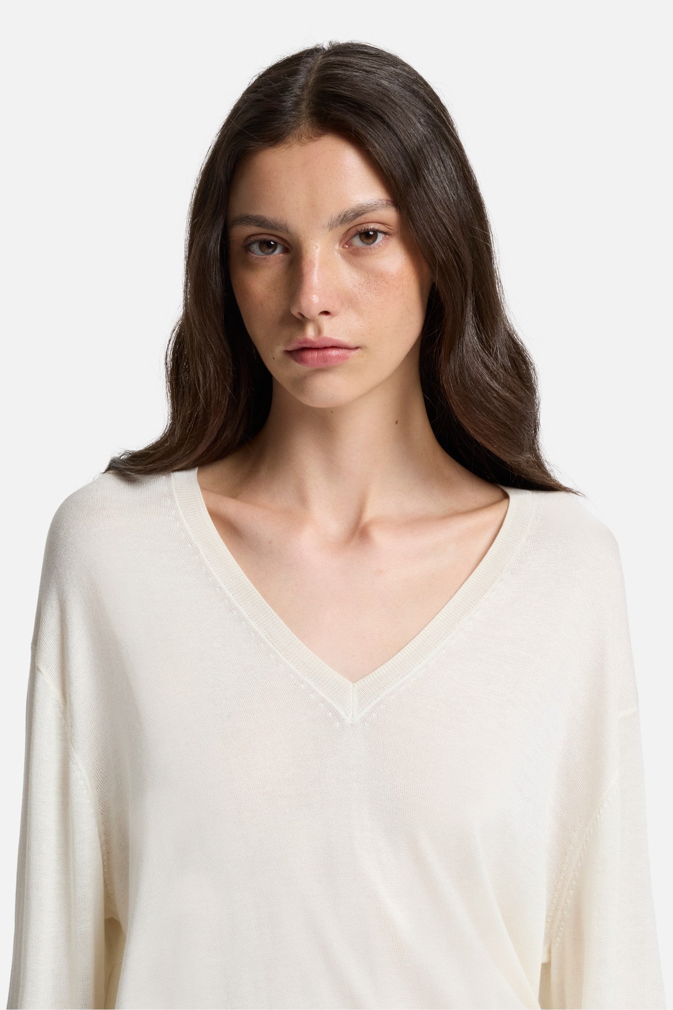 7-for-all-mankind-seidenmix-v-neck-pullover-in-ivory image 4