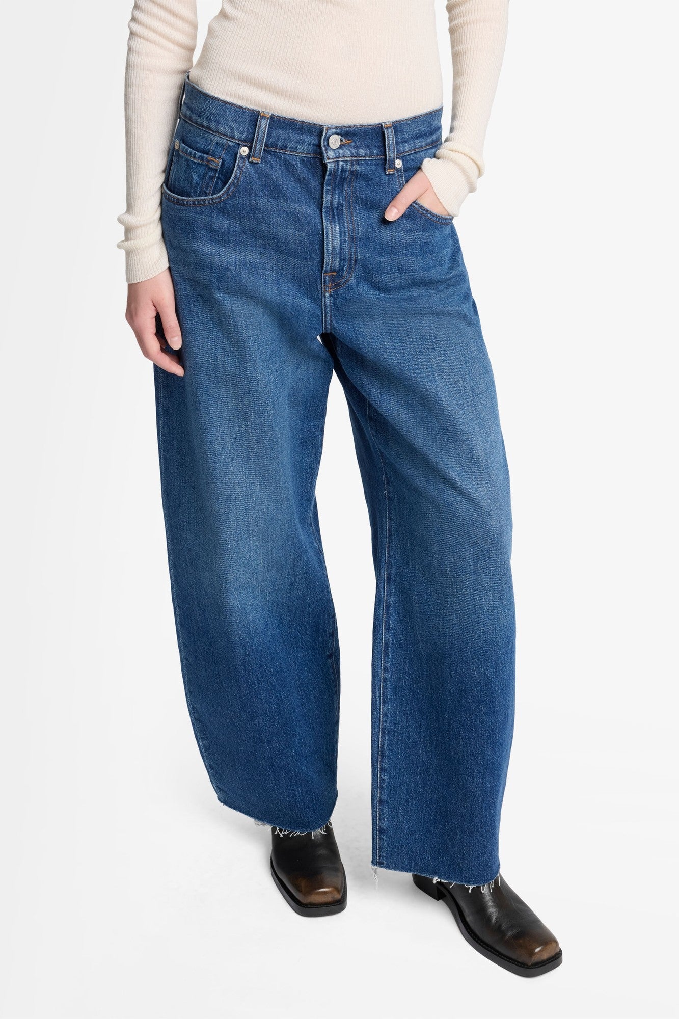 7-for-all-mankind-bonnie-barrel-leg-jeans-mankind-artifact image 8