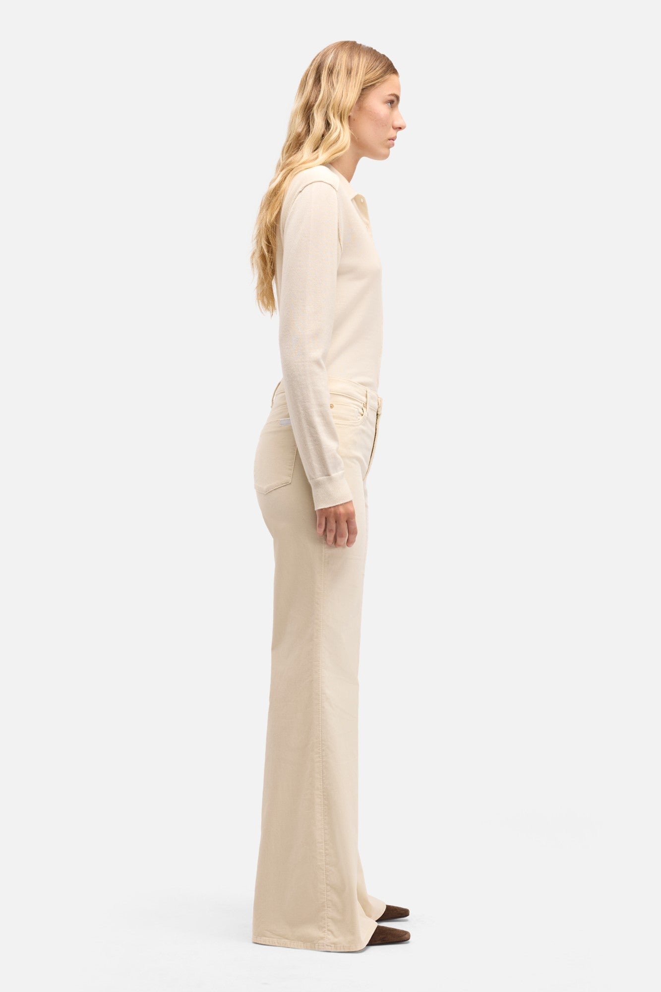 7-for-all-mankind-velvet-retro-flare-samthose-in-natural image 6