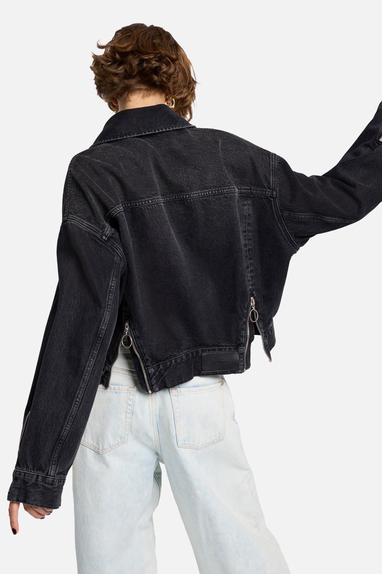 7-for-all-mankind-mankind-oli-cropped-trucker-jacke-hustle-schwarz image 3