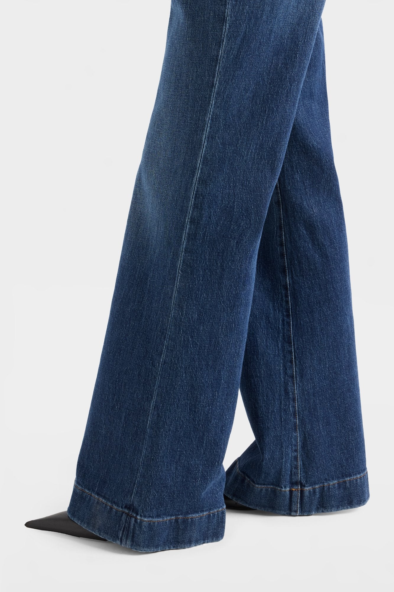 7-for-all-mankind-modern-dojo-jeans-in-denim-radar image 6