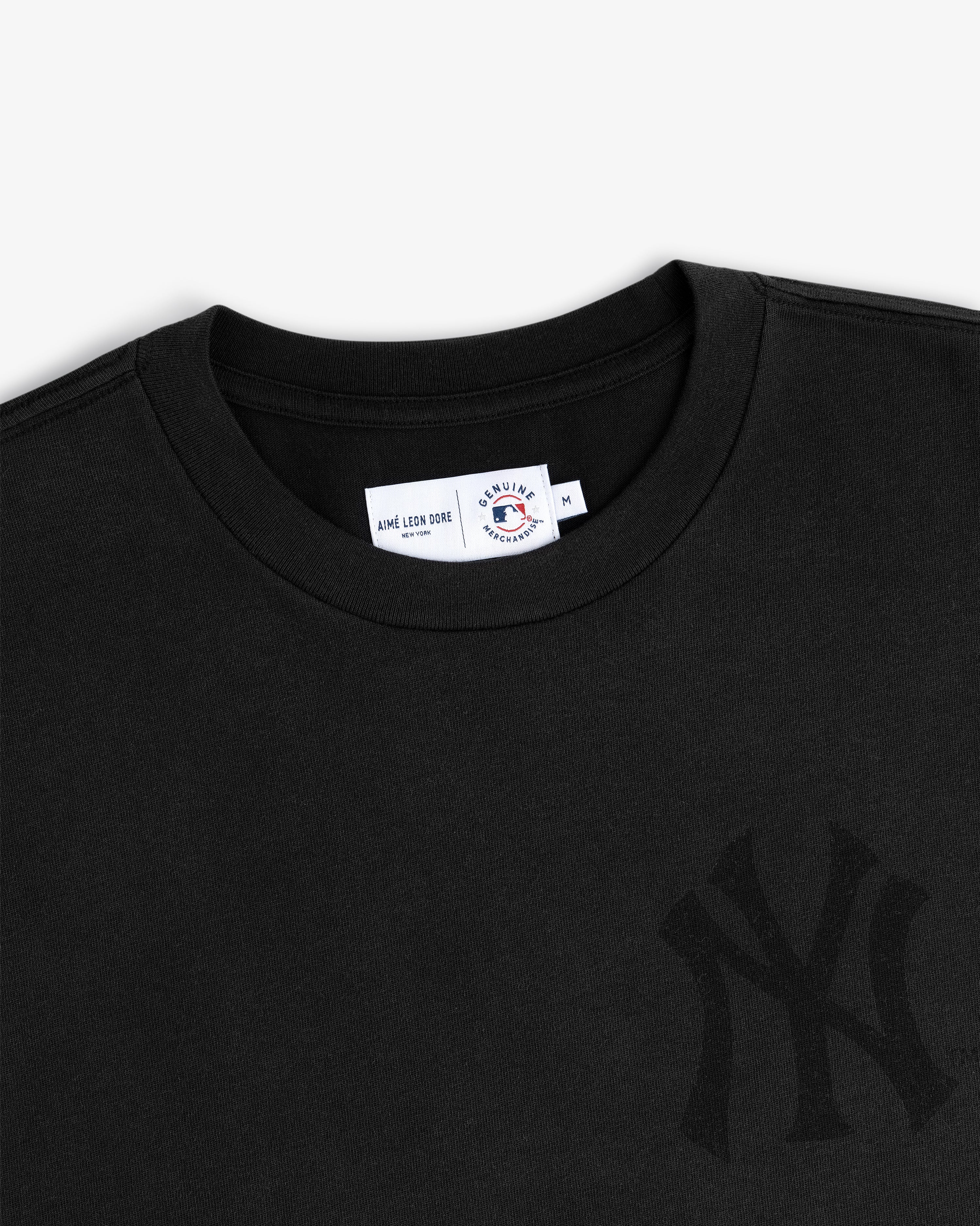 aim-leon-dore-yankees-washed-logo-tee-schwarz image 4