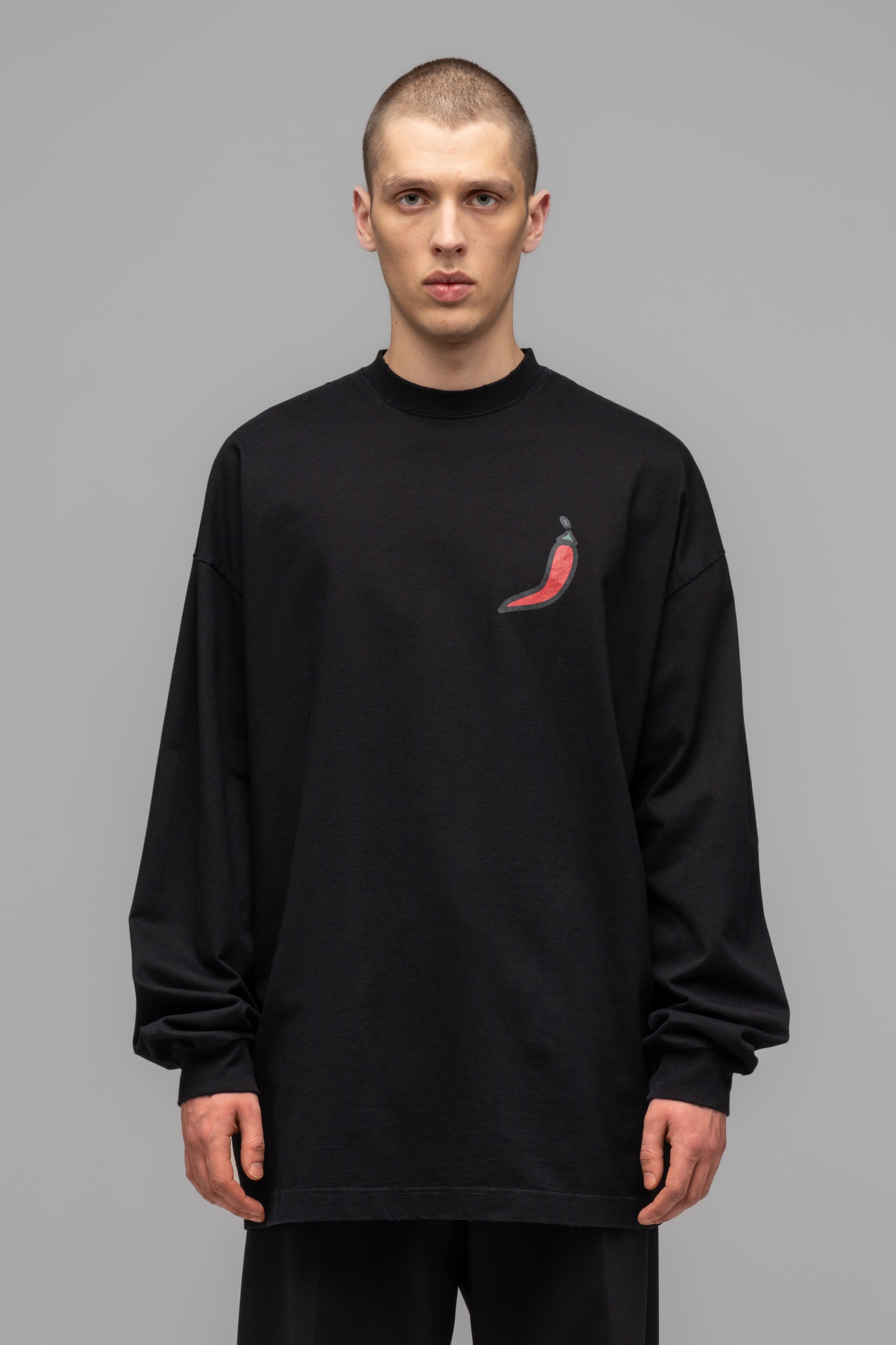 032c-office-fruit-oversized-longsleeve-washed-black image 6