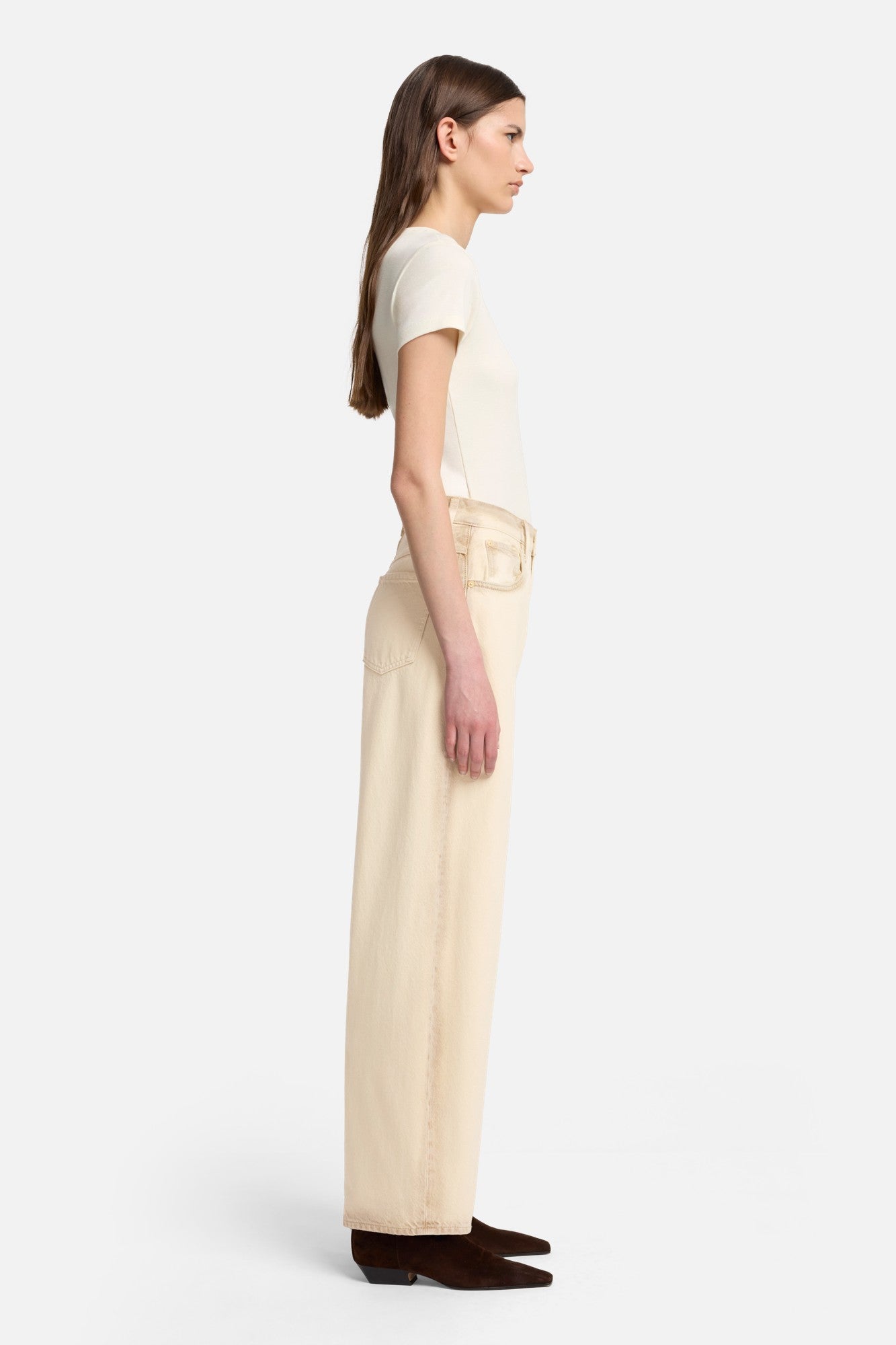 7-for-all-mankind-bonnie-barrel-leg-jeans-in-sand-beach image 6