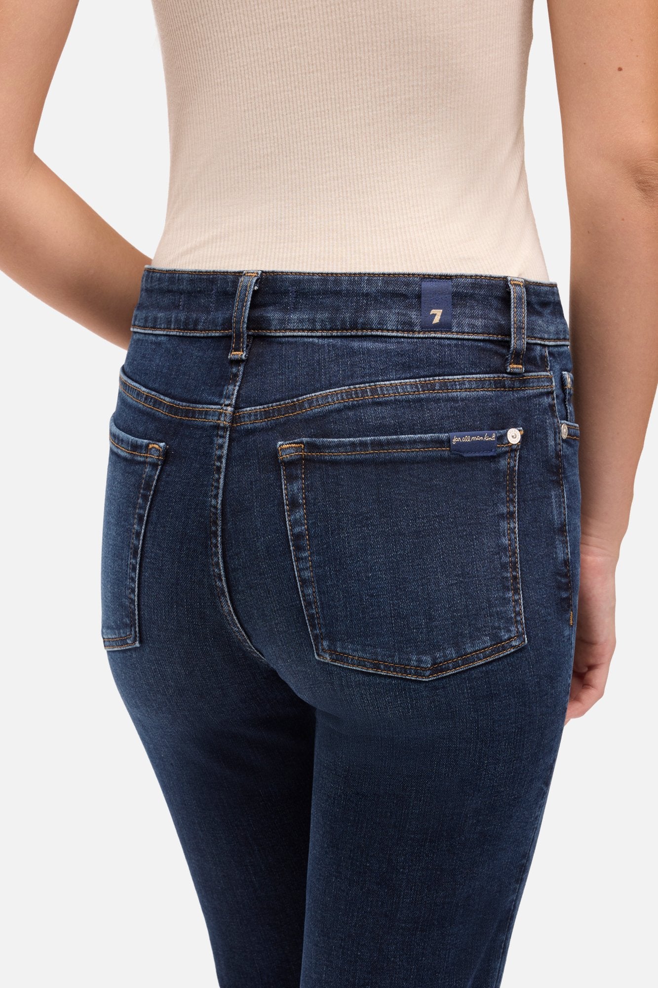 7-for-all-mankind-leggy-bootcut-damen-jeans-in-slim-illusion-midnight-fade image 4