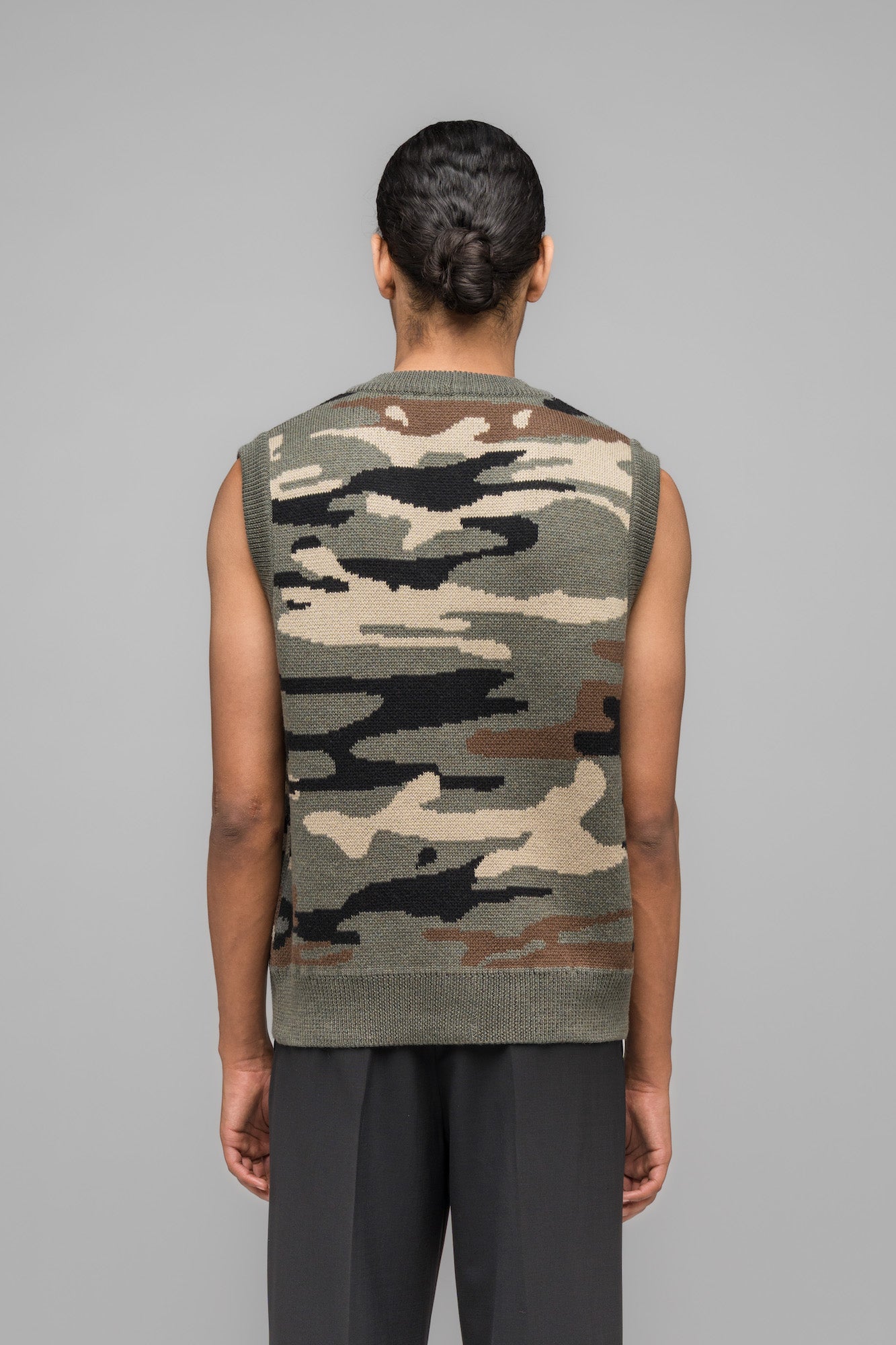 032c-selfie-vest-herren-merino-strickweste-camouflage image 5