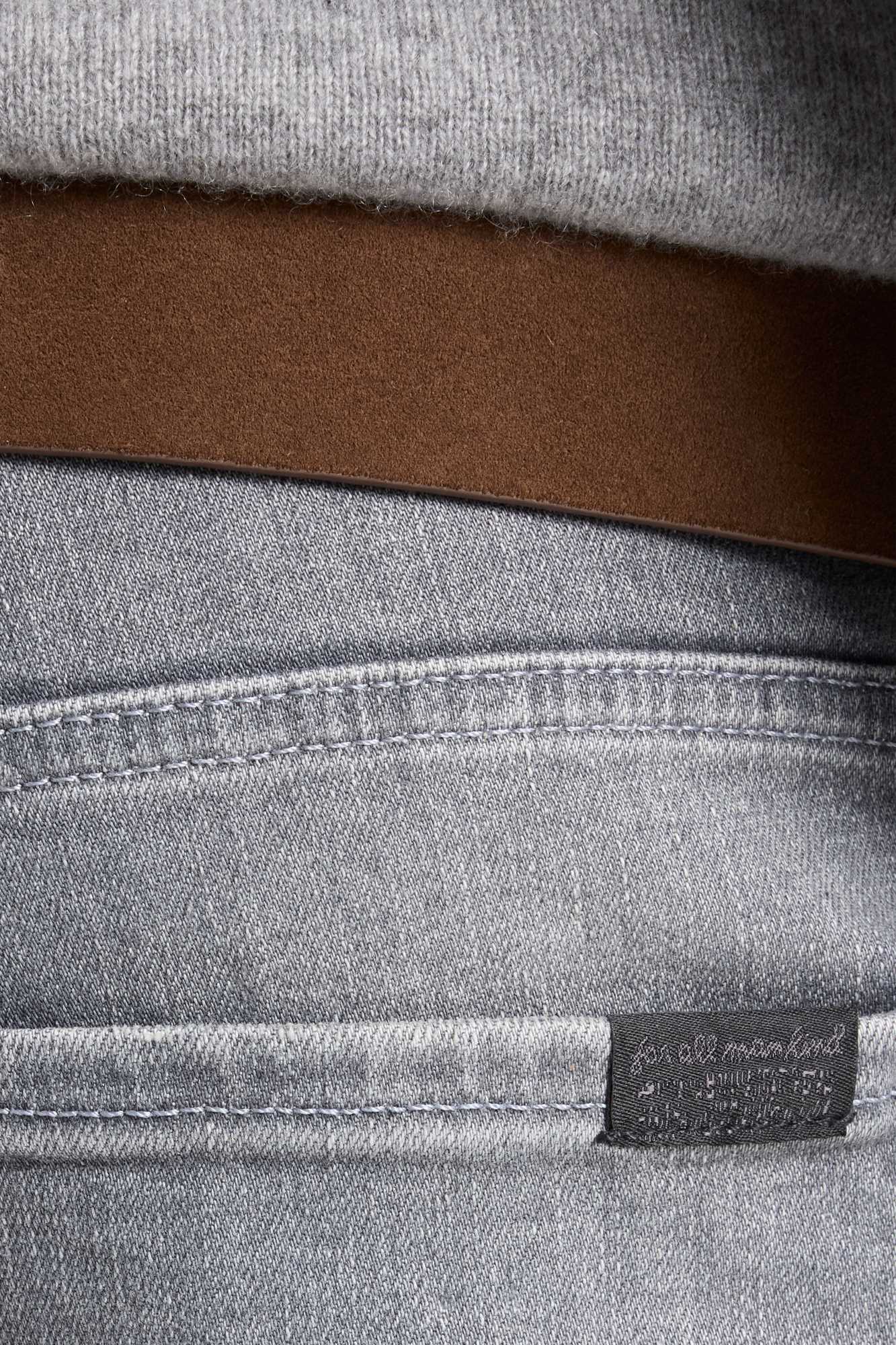 7-for-all-mankind-slimmy-tapered-luxe-performance-jeans-in-hasting image 4