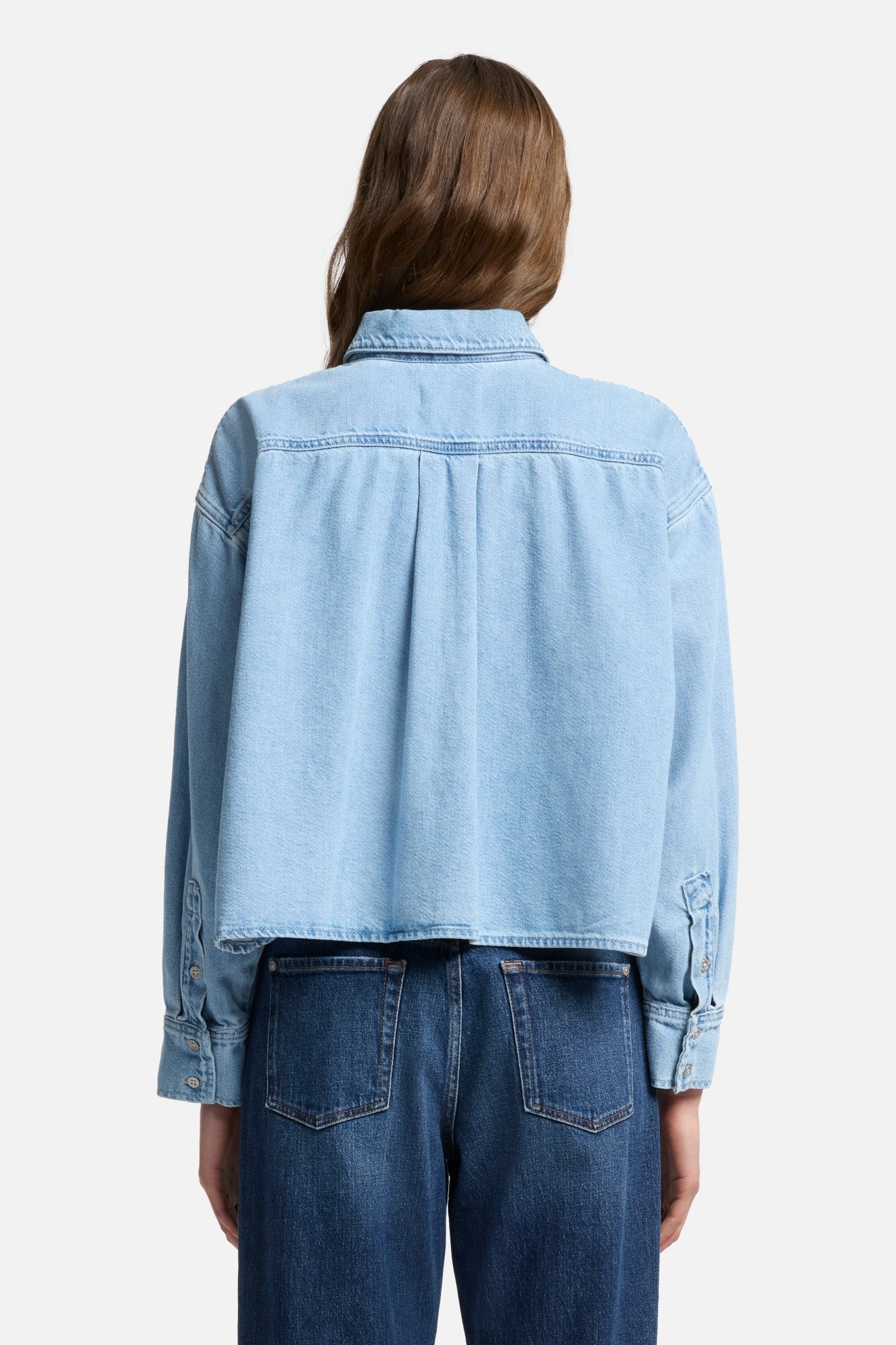 7-for-all-mankind-weightless-nina-cropped-denimhemd-hana image 5