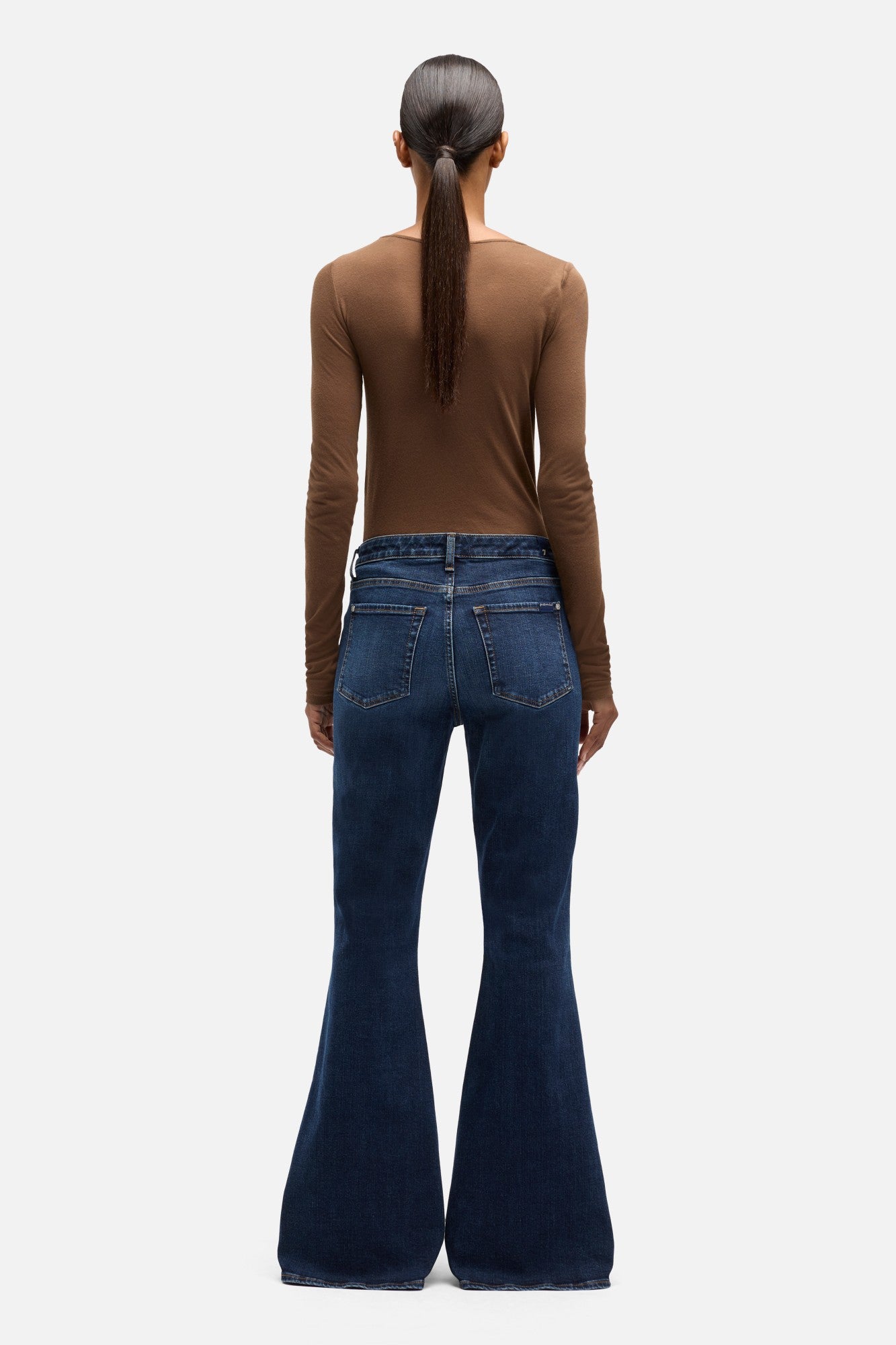 7-for-all-mankind-slim-illusion-the-bell-jeans-midnight-fade image 5