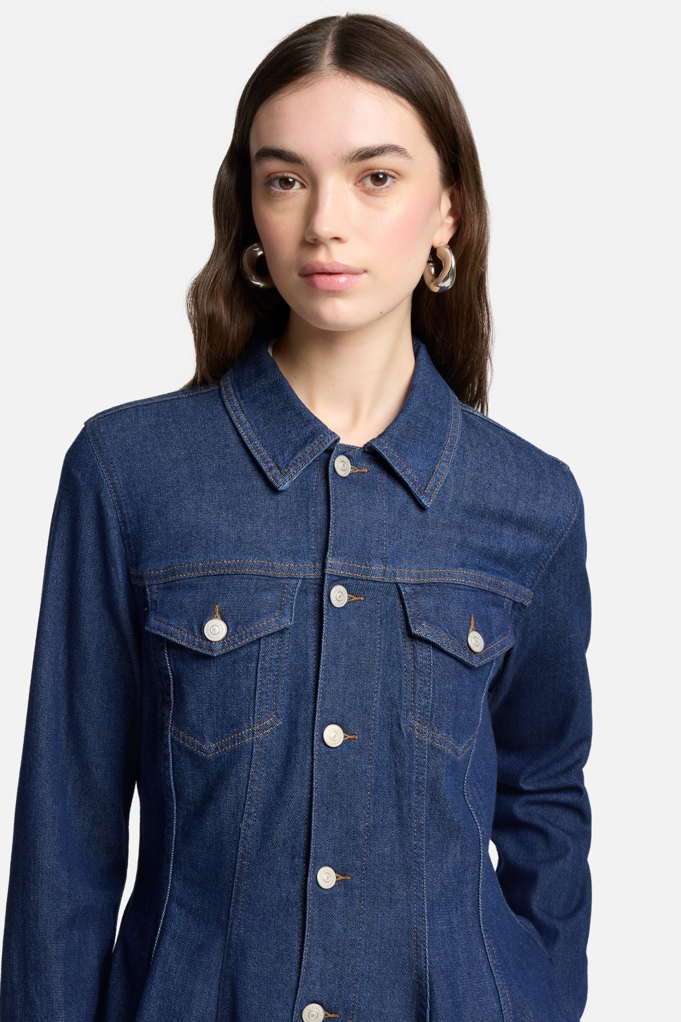 7-for-all-mankind-weightless-denim-flounce-trucker-jacket-halona-damen image 4