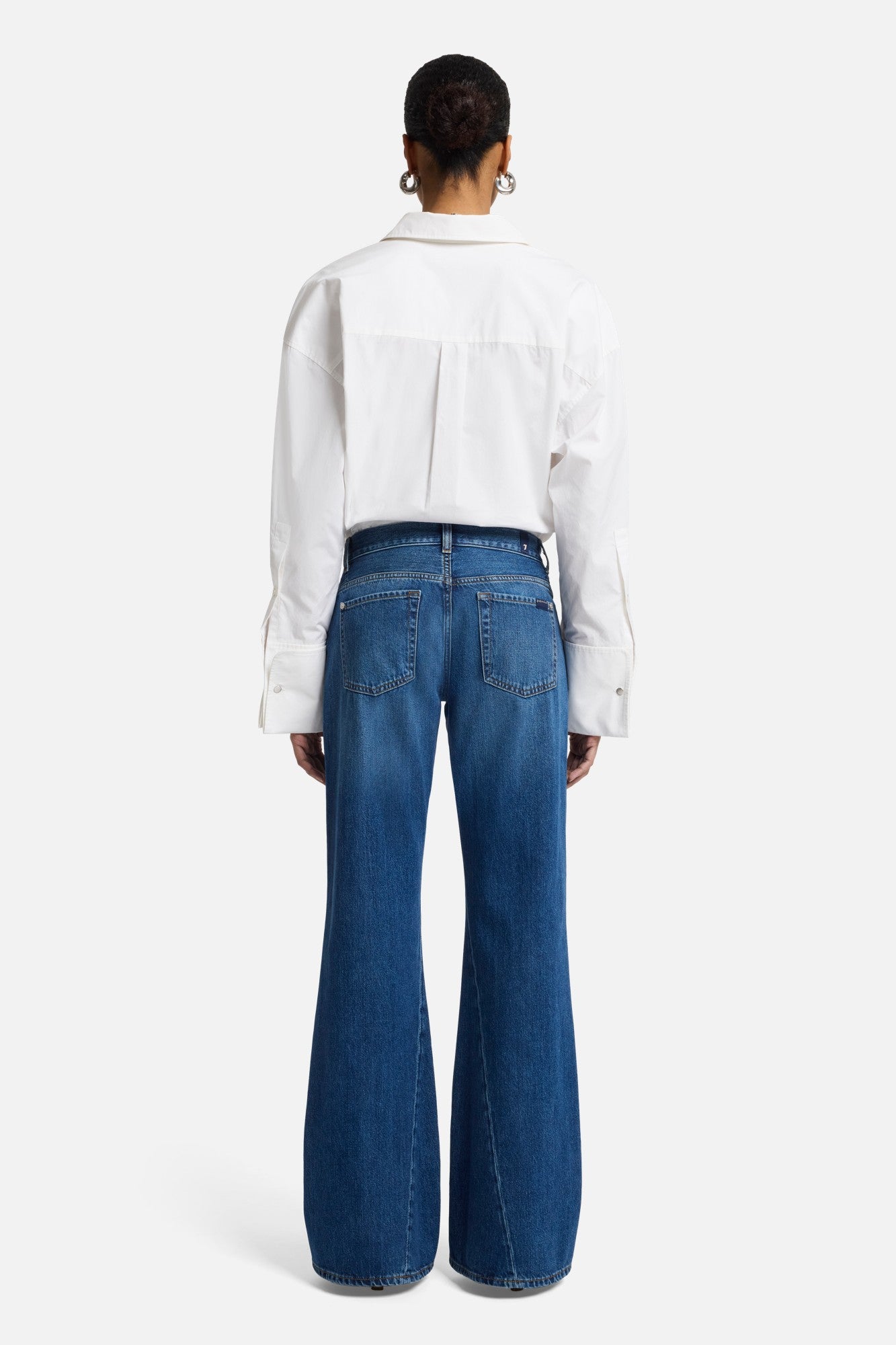 7-for-all-mankind-slim-illusion-twisted-seam-spencer-flare-mesa image 5