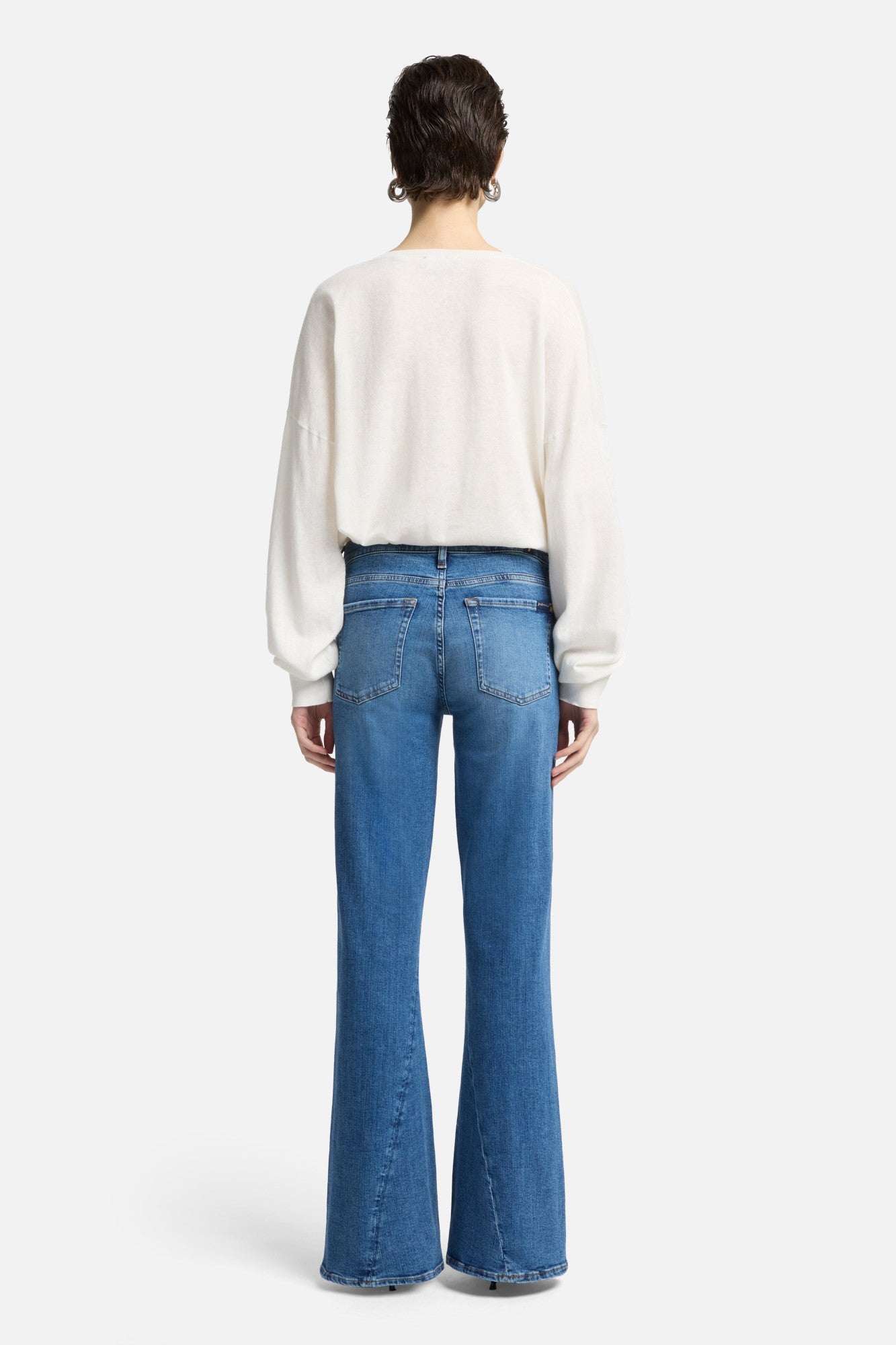 7-for-all-mankind-slim-illusion-twisted-seam-tailorless-dojo-jeans-in-yuma image 5