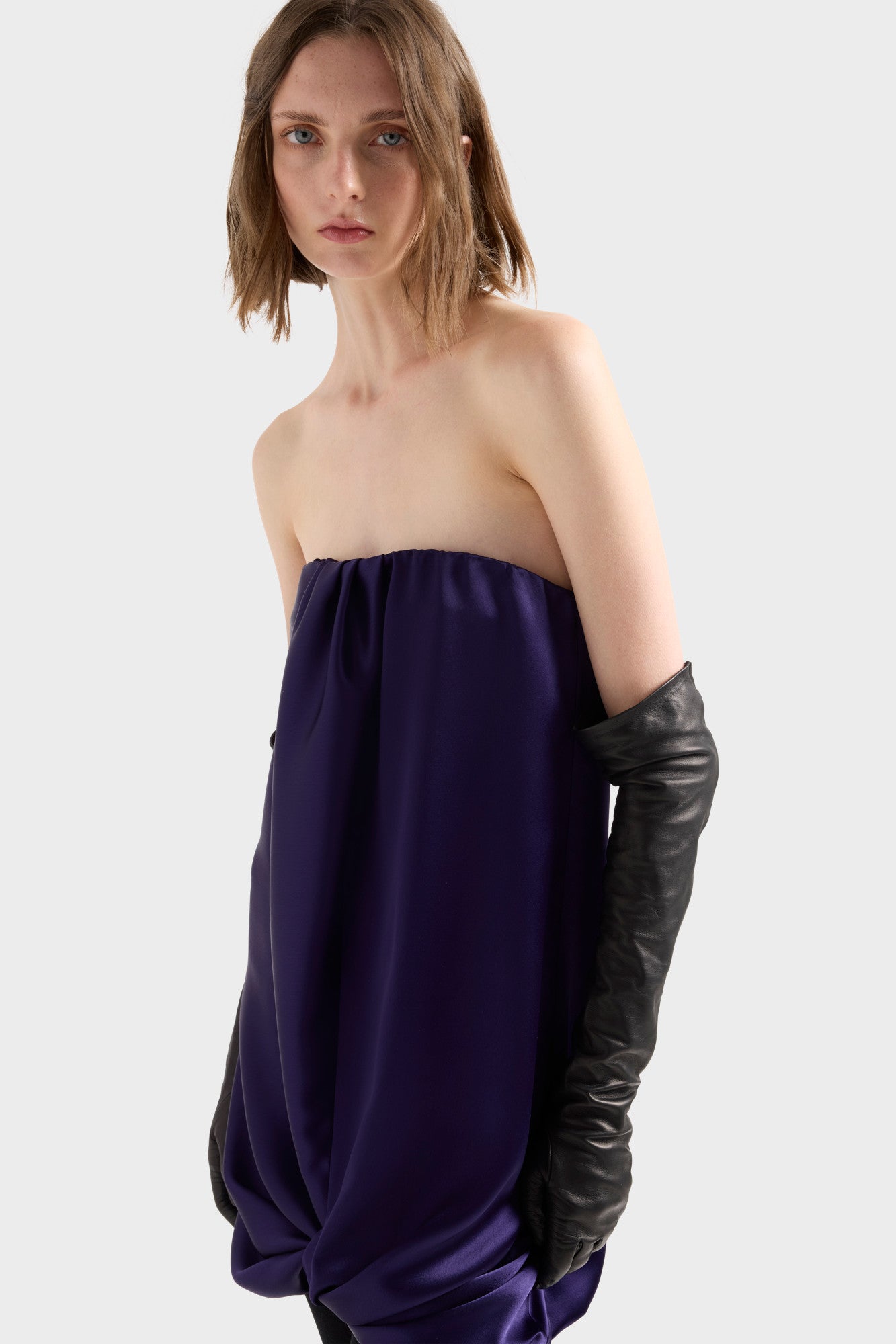 7-for-all-mankind-cinch-hem-mini-dress-satin-minikleid-in-satin-icevine image 3