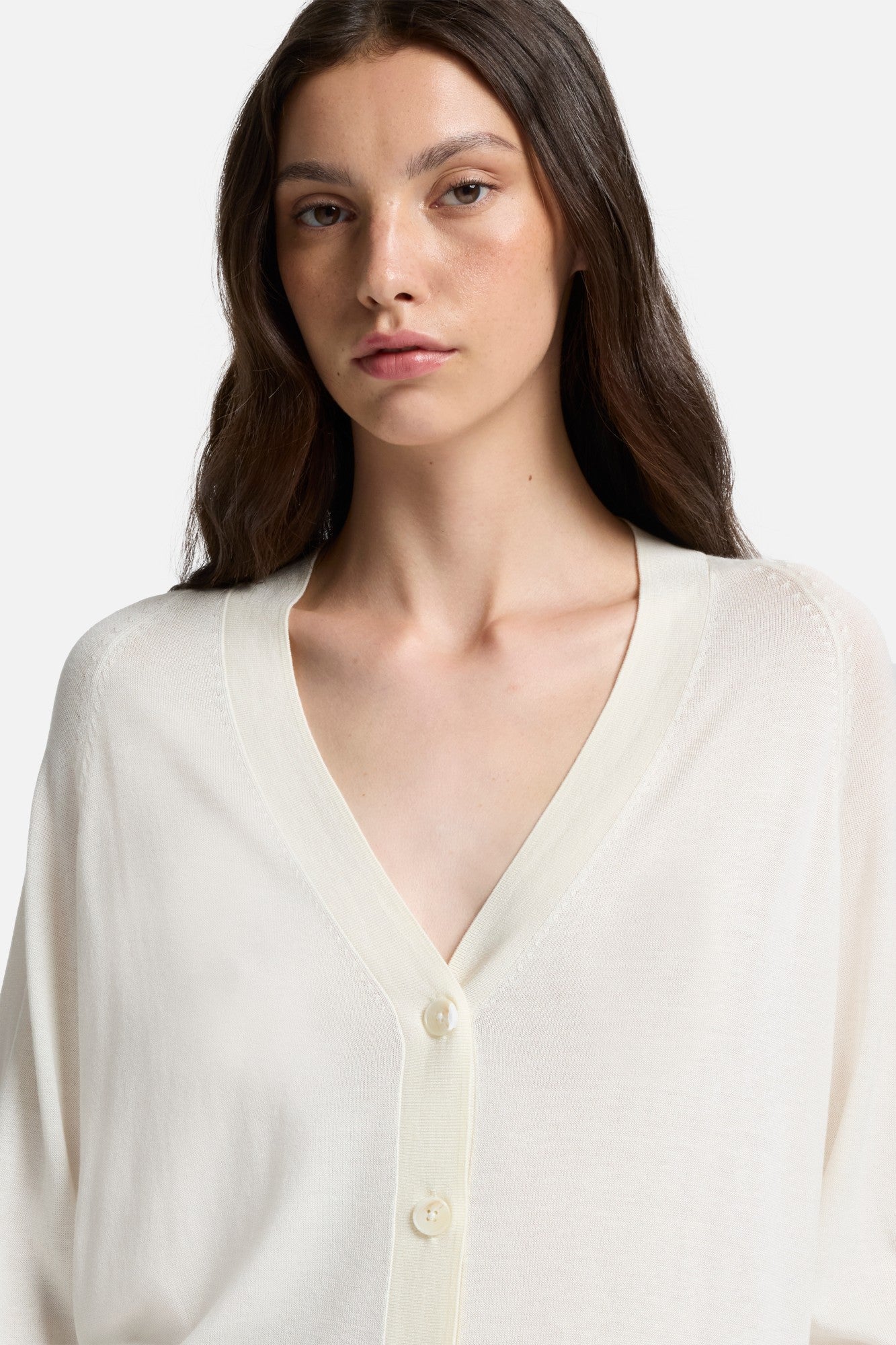 7-for-all-mankind-silk-blend-v-neck-cardigan-strickjacke-in-ivory image 4