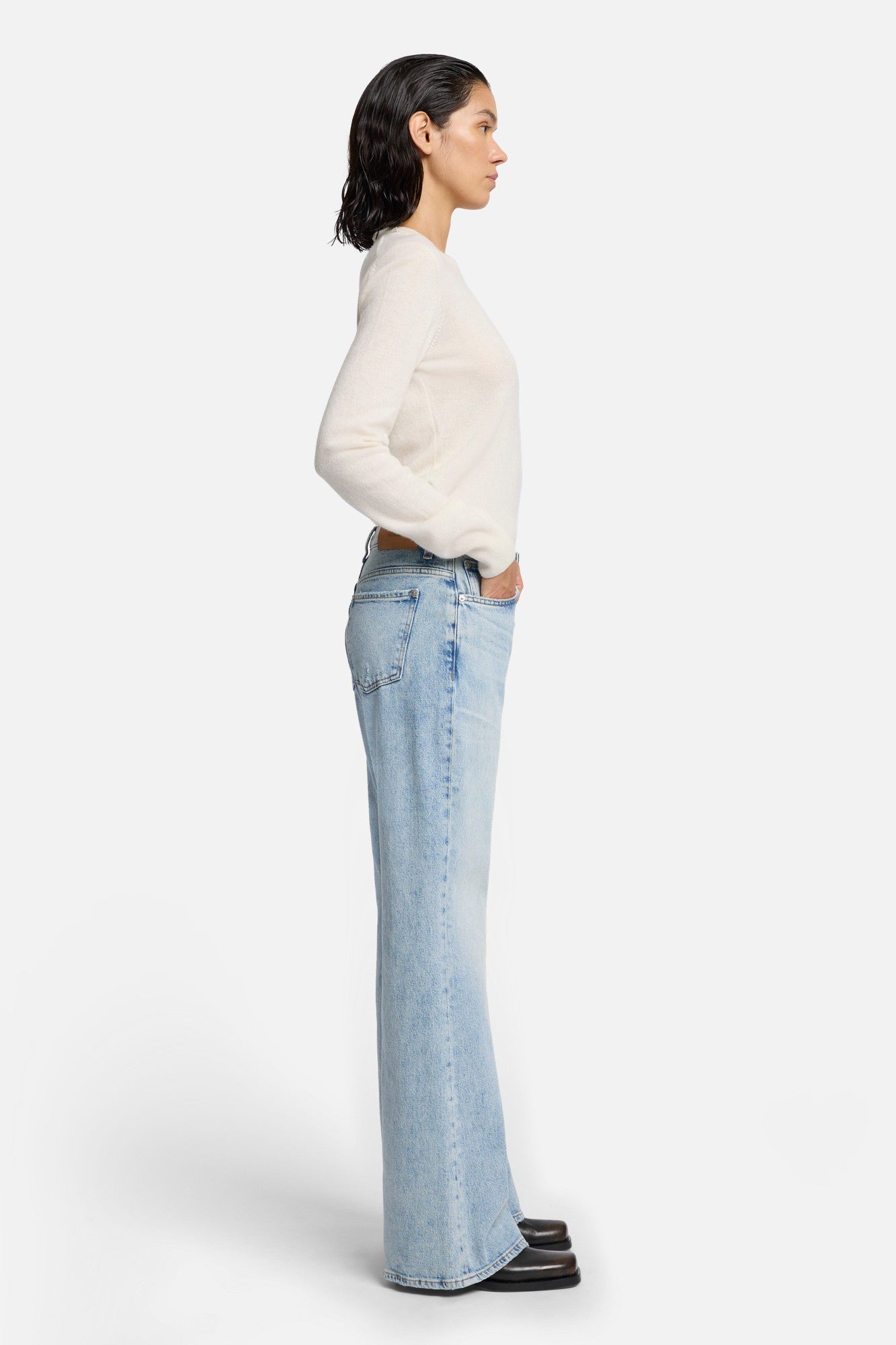 7-for-all-mankind-mankind-spencer-flare-jeans-sahara image 5
