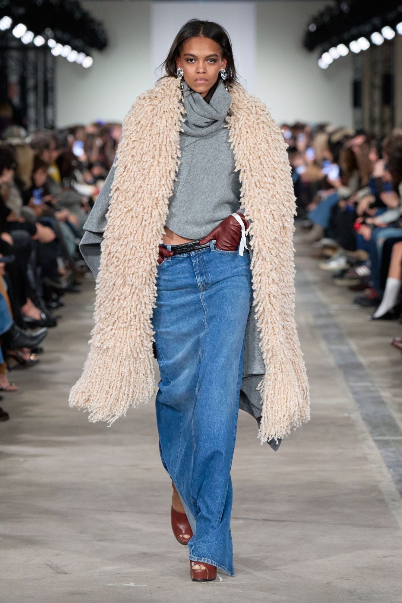 7-for-all-mankind-boucle-schal-wollmix-creme-oversize image 5