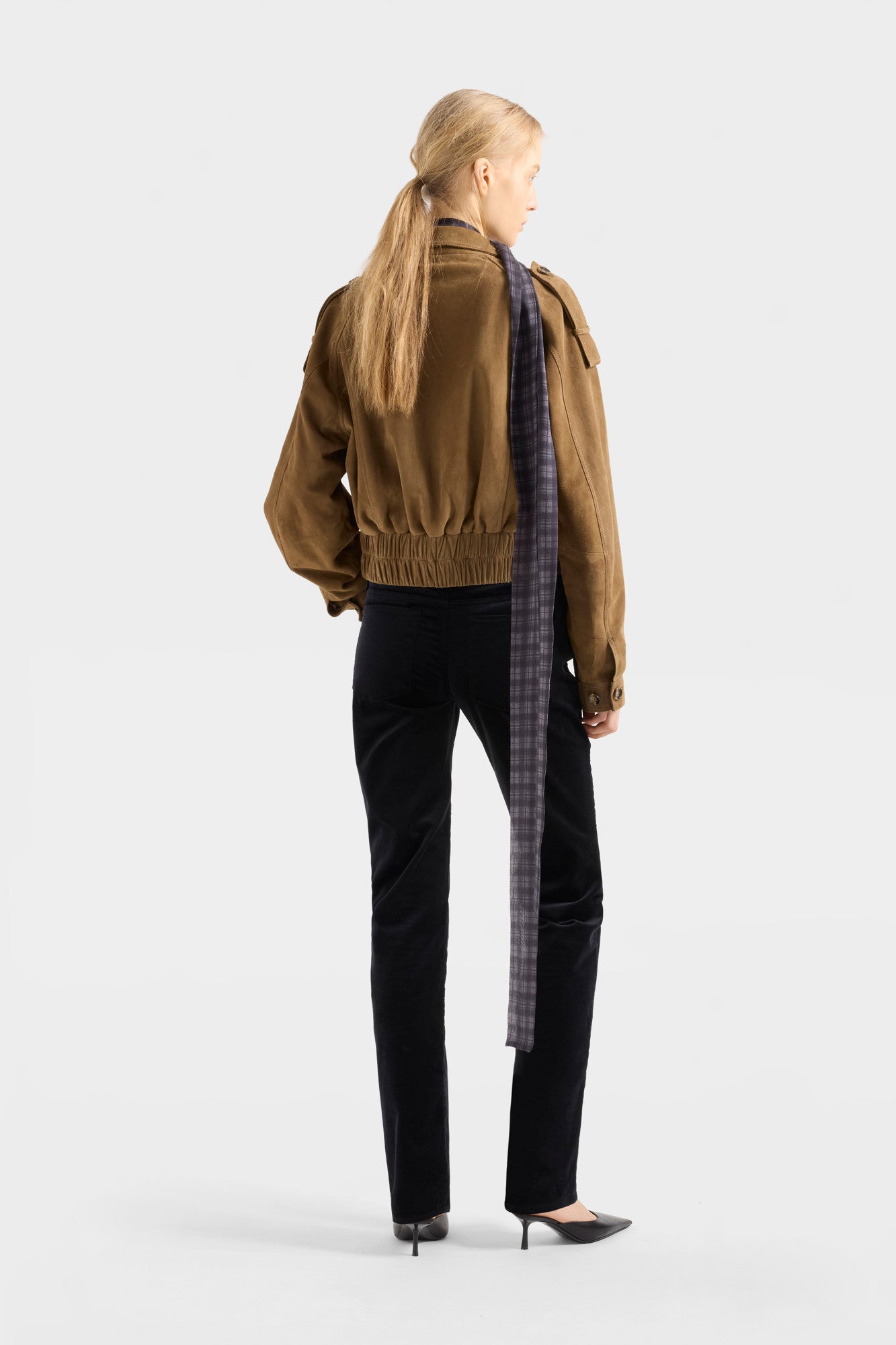 7-for-all-mankind-the-slim-samthose-velvet-black-damen image 5