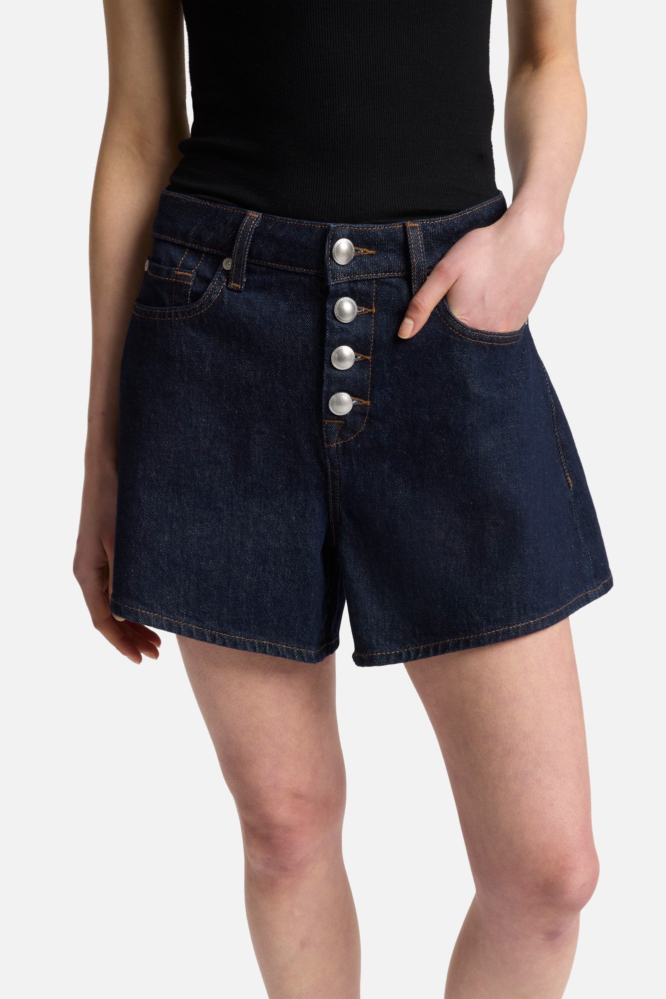7-for-all-mankind-kori-shorts-in-smoove-damen-denim-shorts image 4