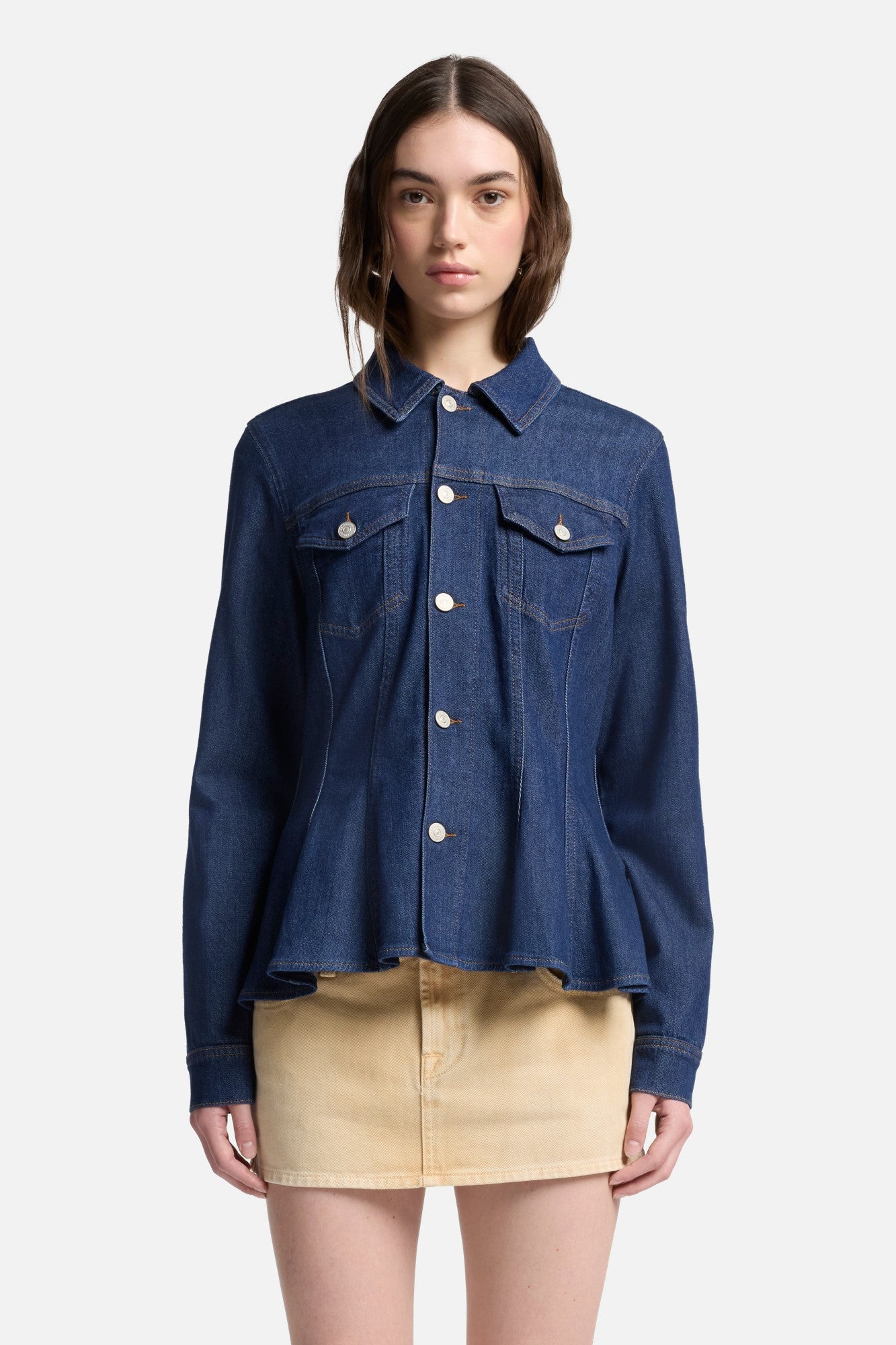 7-for-all-mankind-weightless-denim-flounce-trucker-jacket-halona-damen image 3