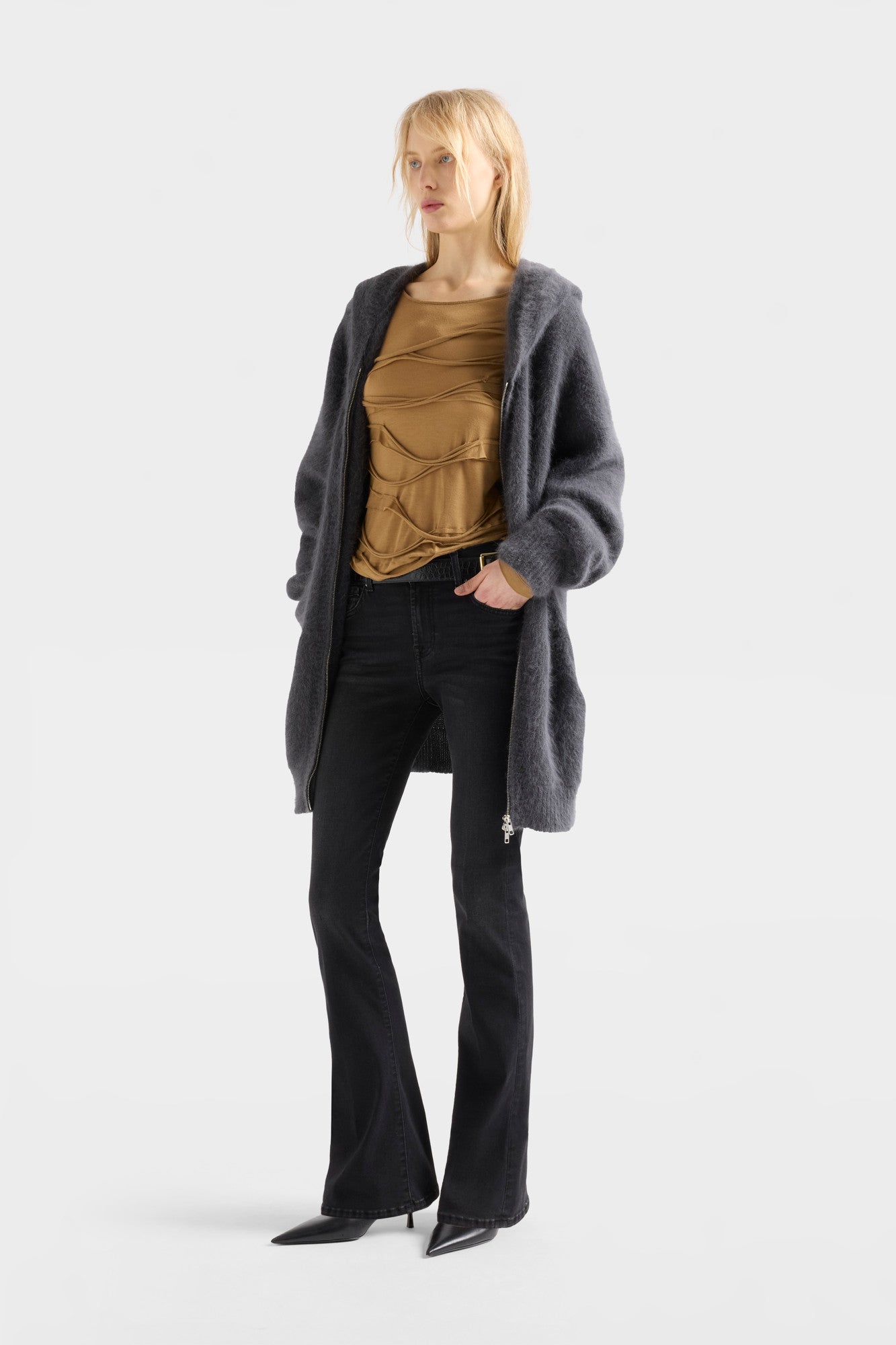 7-for-all-mankind-b-air-bootcut-damen-jeans-in-black-beauty-mid-rise-bootcut-fit image 2