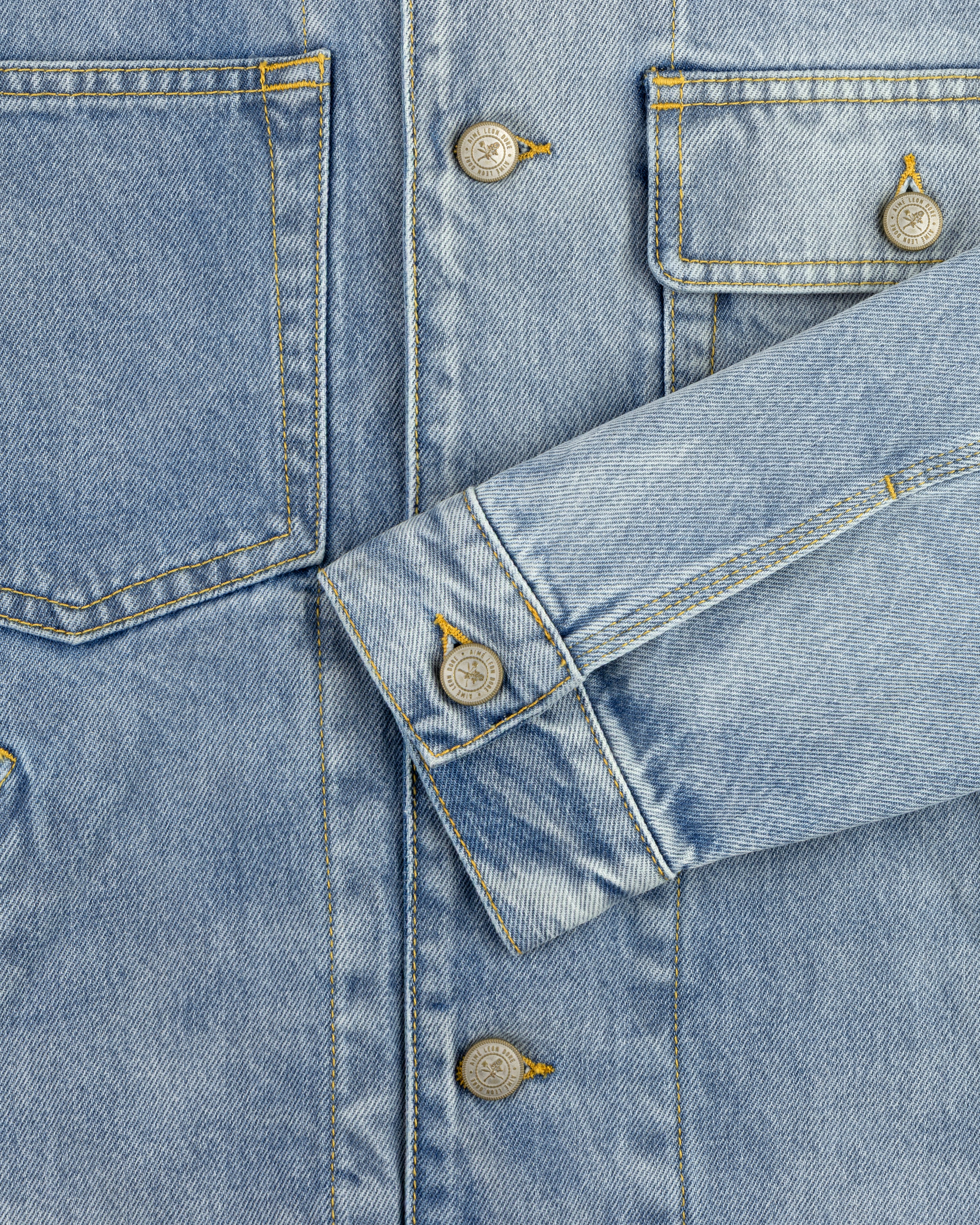 aim-leon-dore-denim-trucker-jacket-blue-bleach-wash-aus-italien-denim image 6