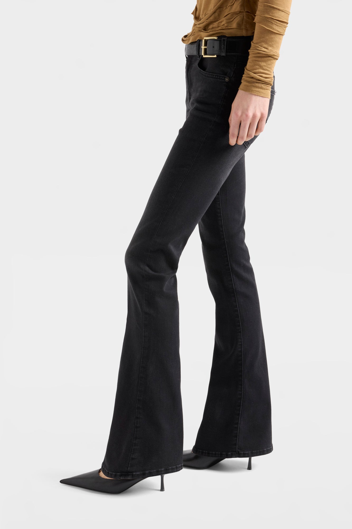 7-for-all-mankind-b-air-bootcut-damen-jeans-in-black-beauty-mid-rise-bootcut-fit image 6