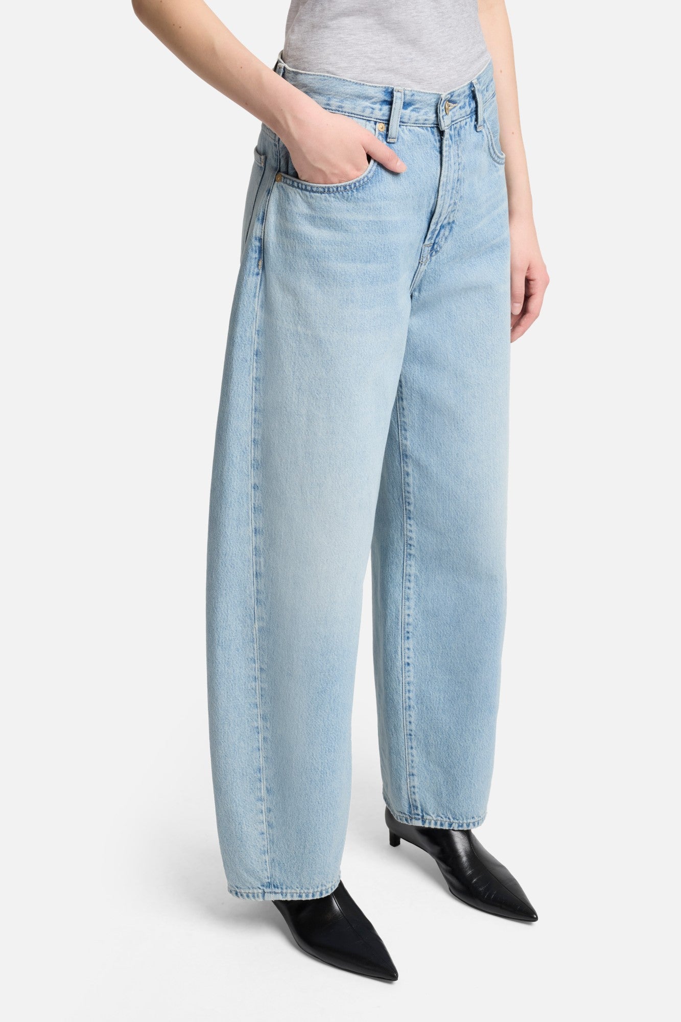7-for-all-mankind-twisted-bonnie-jeans-in-september image 8