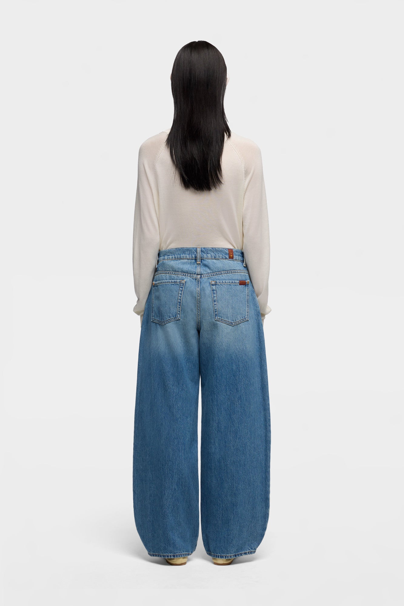 7-for-all-mankind-bonnie-curvilinear-skyfrost-damen-barrel-jeans image 5
