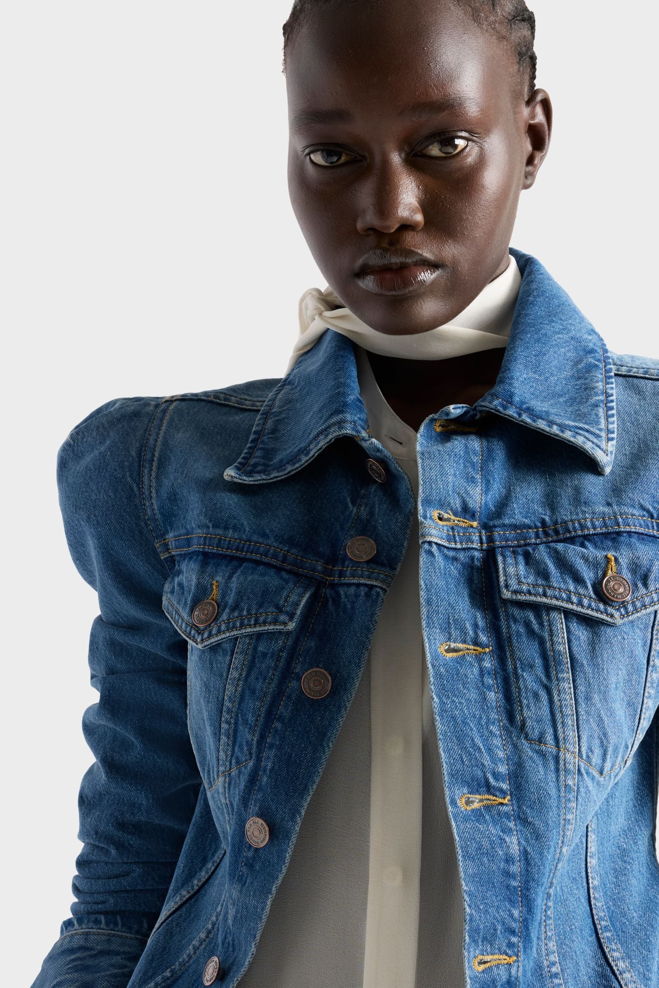7-for-all-mankind-puff-sleeve-trucker-jacket-damen-jeansjacke-denim-midtown image 4