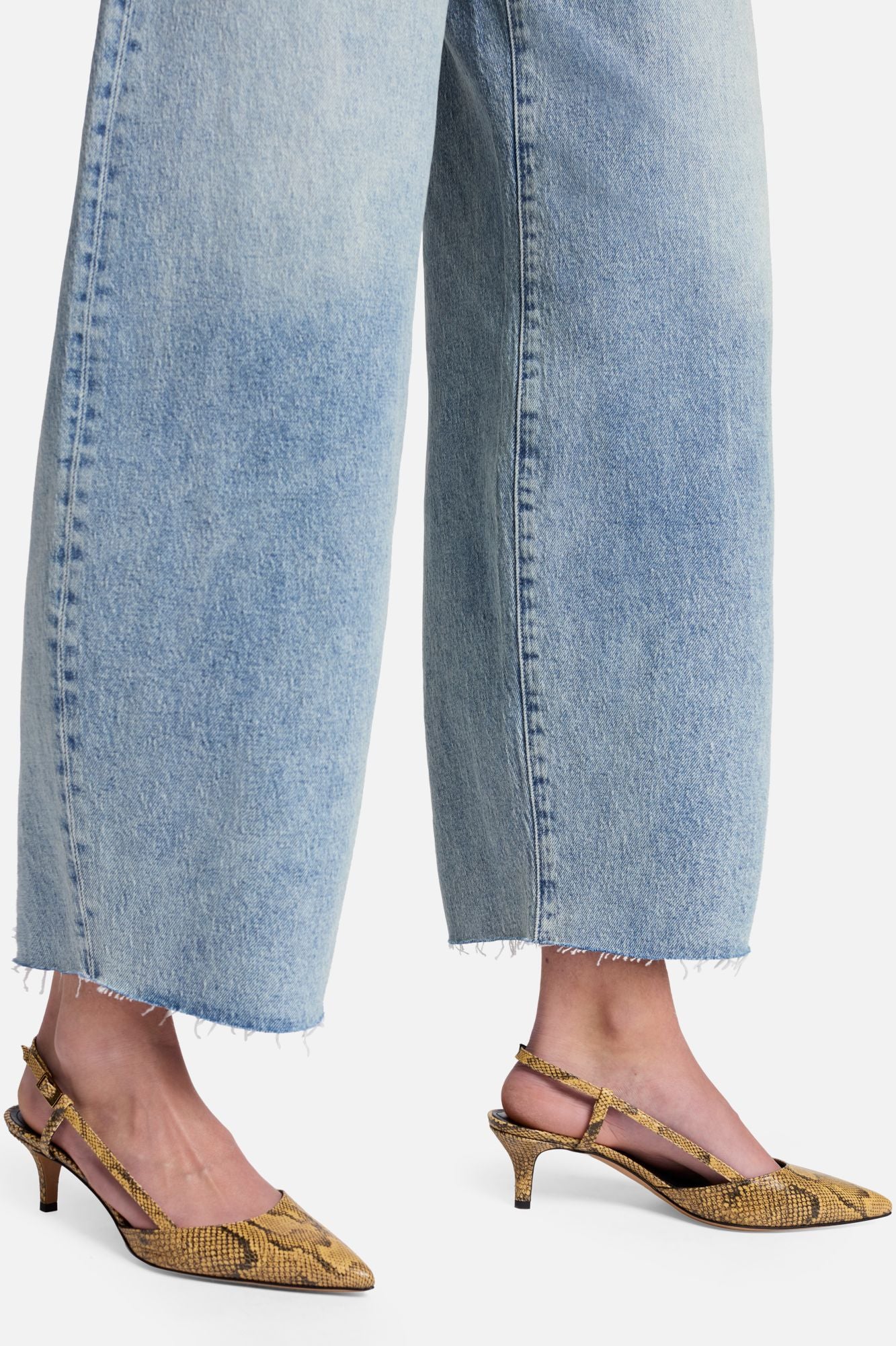 7-for-all-mankind-mankind-bonnie-barrel-leg-jeans-serenade image 4