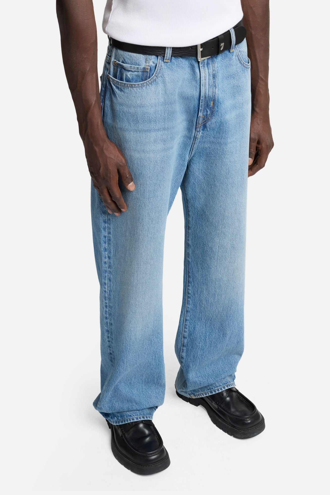 7-for-all-mankind-wide-leg-herren-jeans-in-mason-light-wash image 8