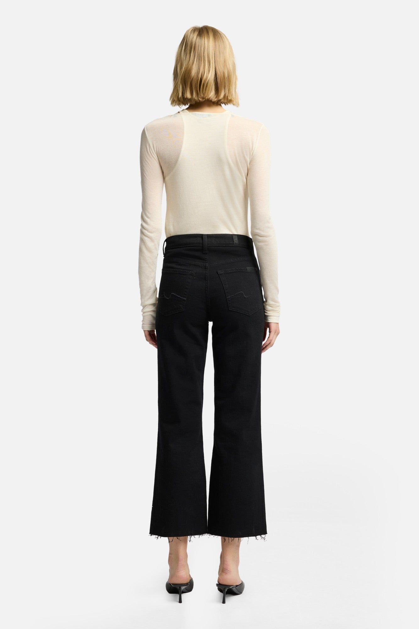 7-for-all-mankind-cropped-alexa-straight-jeans-in-black image 5