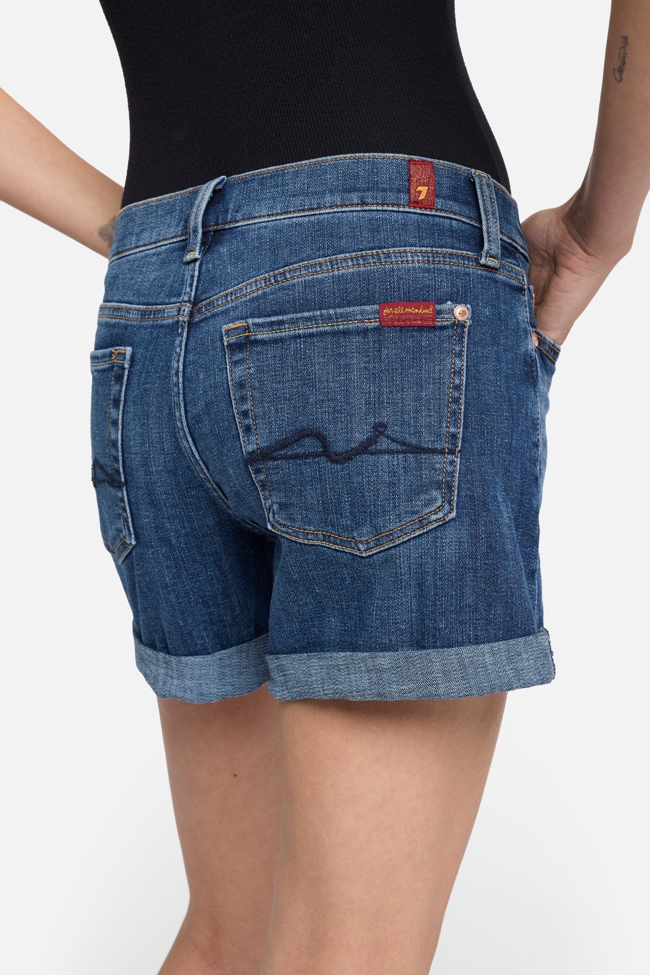 7-for-all-mankind-broken-twill-mid-roll-short-in-vanity-damen-jeansshorts image 4