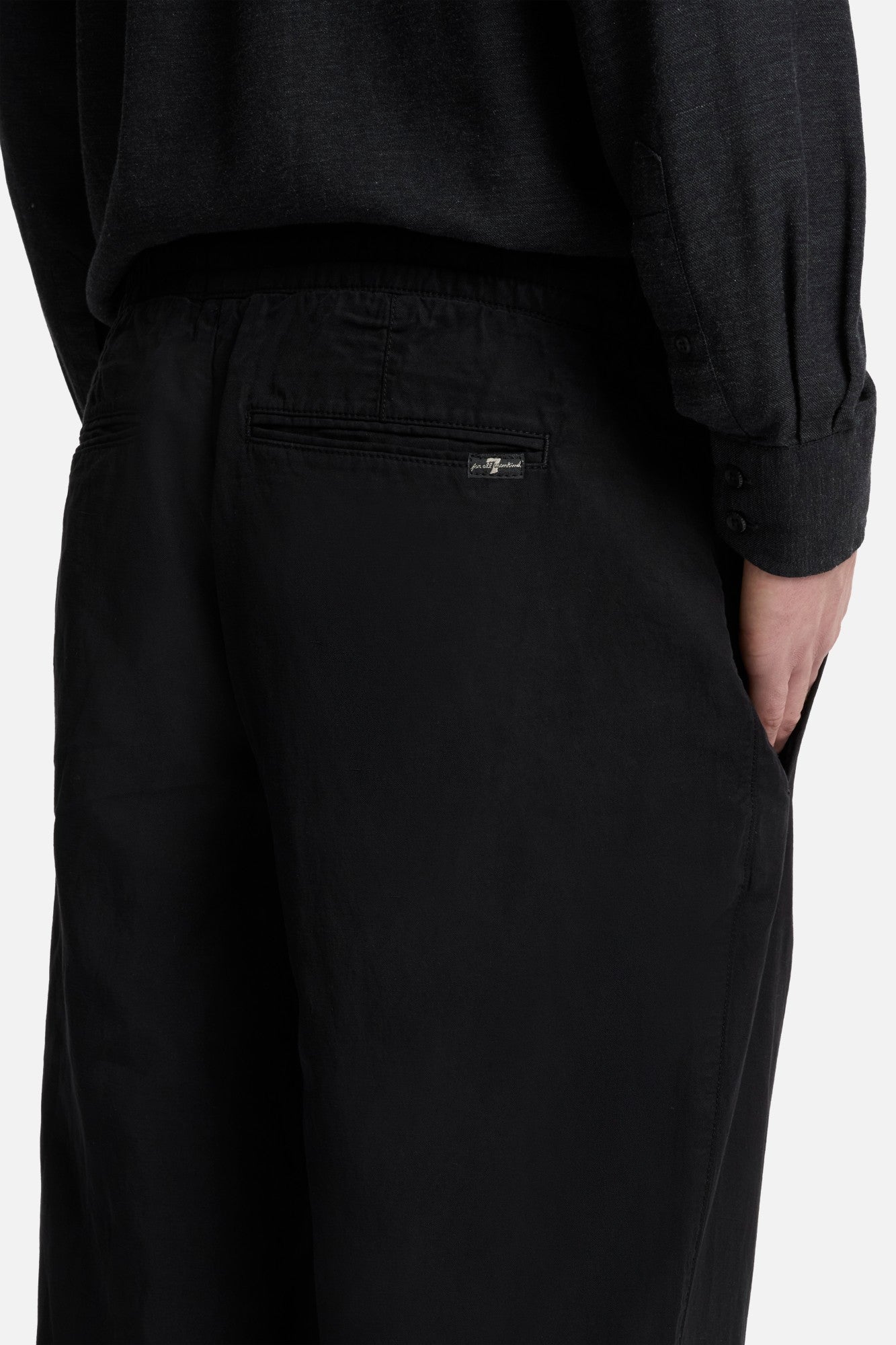 7-for-all-mankind-linen-blend-jogger-pant-black-herren-hose image 4