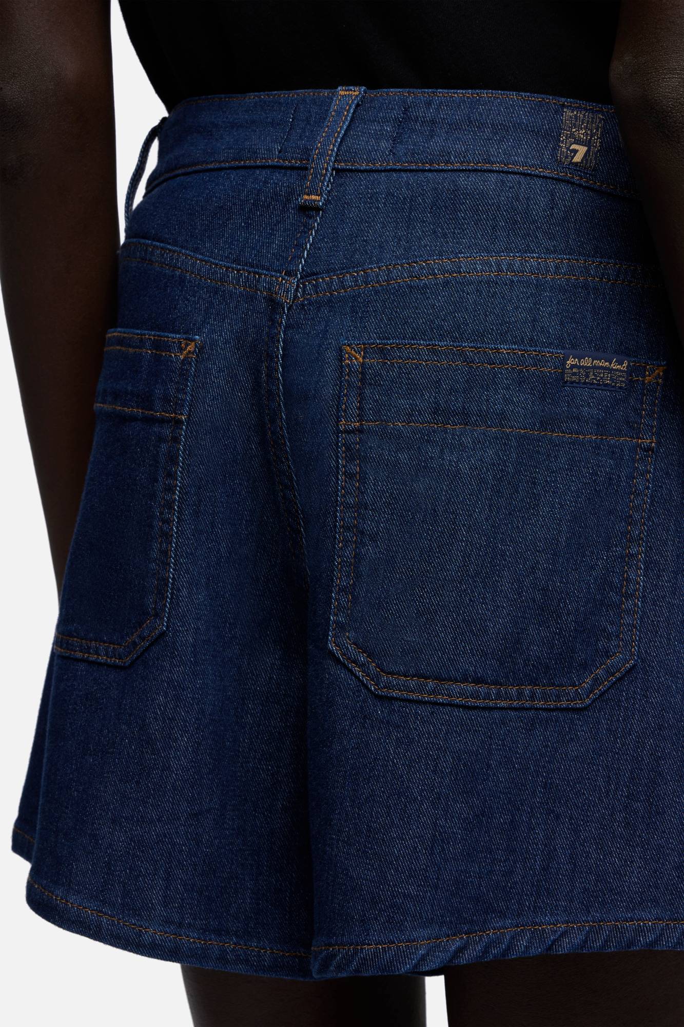 7-for-all-mankind-utility-kori-short-damen-denim-shorts-in-weightless-halona image 4