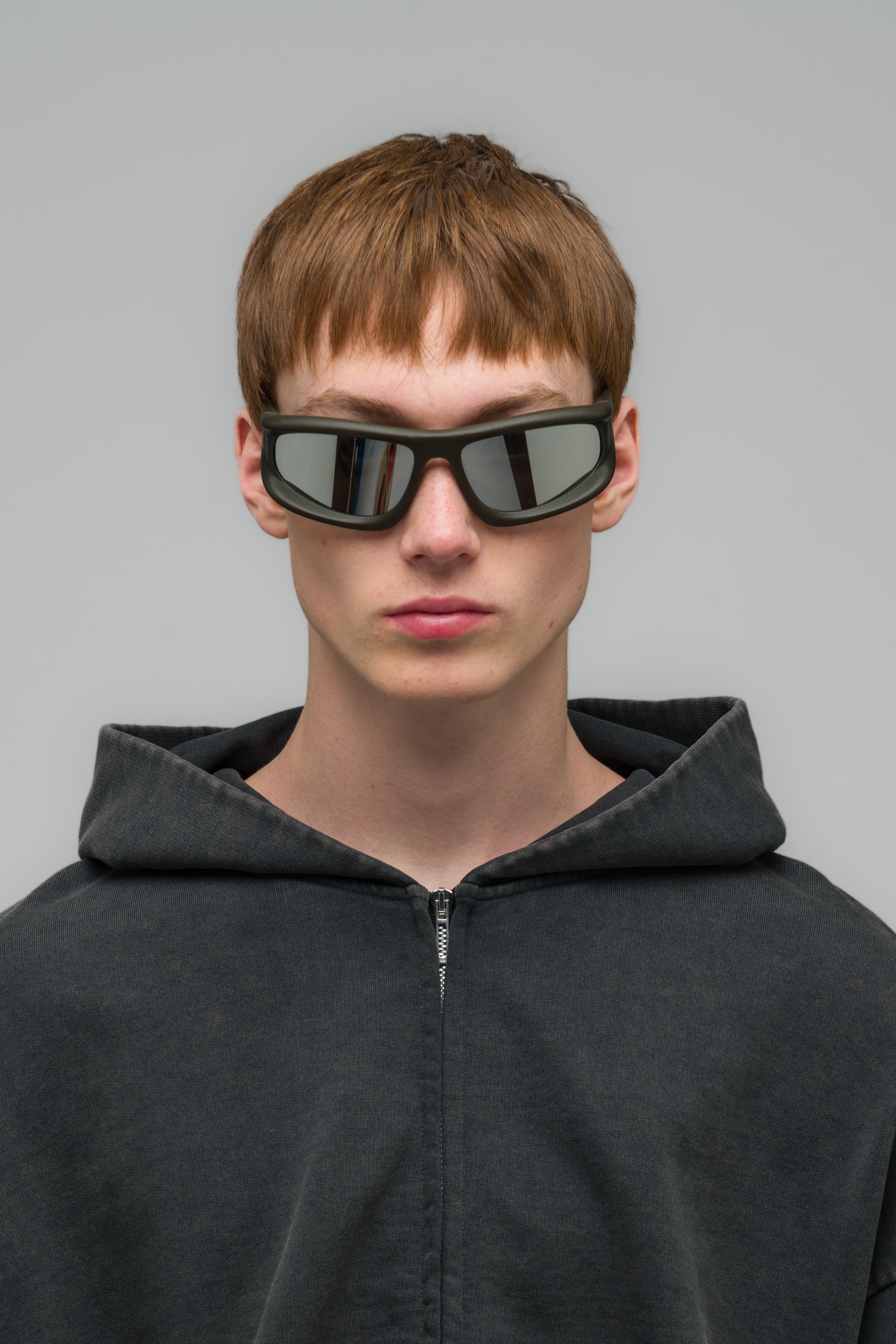 032c-x-mykita-marfa-sonnenbrille-safari-green-mylon image 5