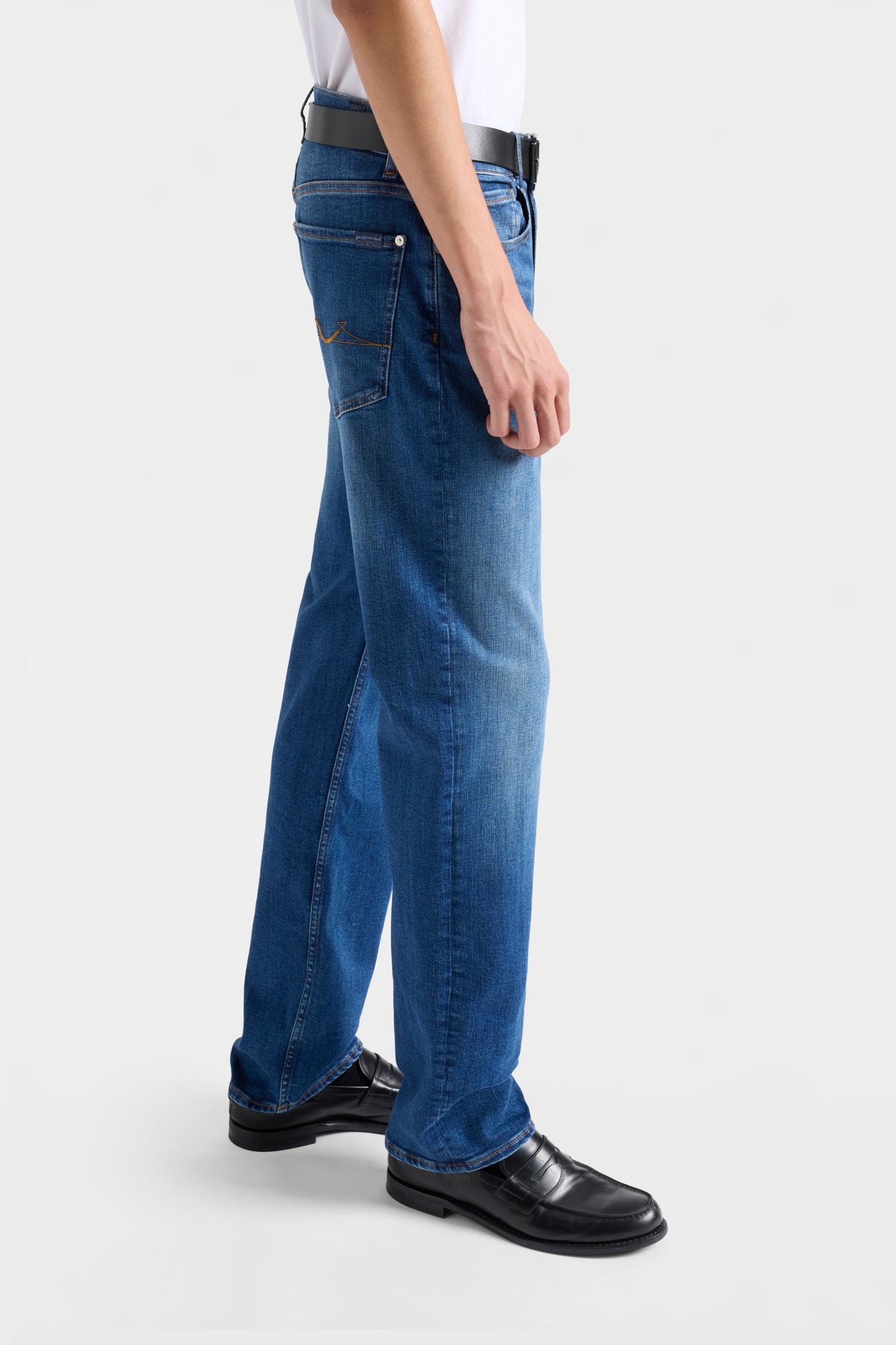7-for-all-mankind-standard-straight-jeans-luxe-performance-sonora image 6
