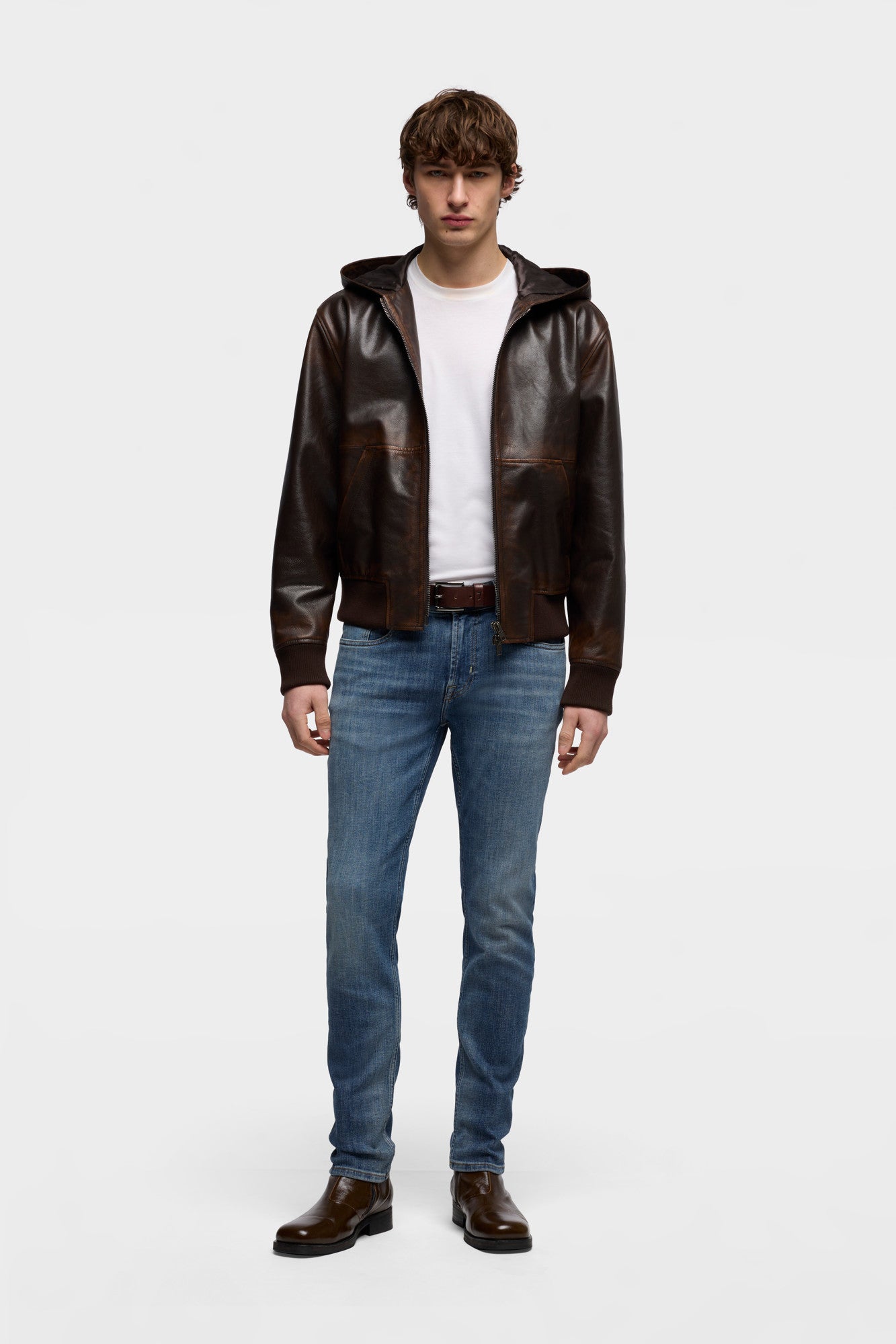7-for-all-mankind-slimmy-tapered-jeans-in-luxe-vintage-covewash image 2