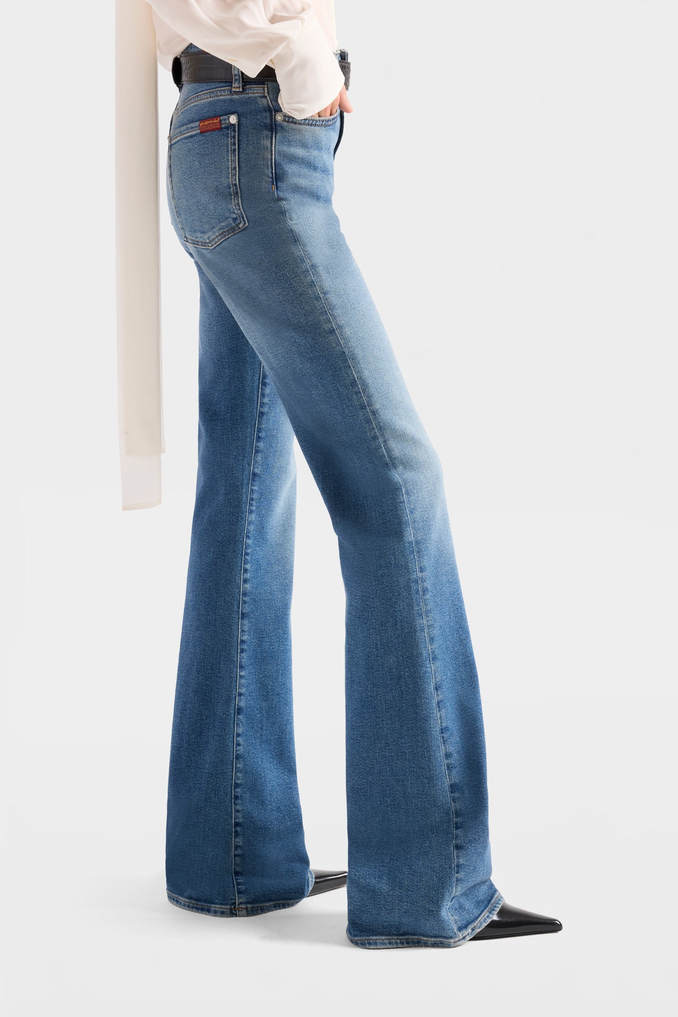 7-for-all-mankind-lisha-luxe-vintage-wavebreak-flare-jeans image 6