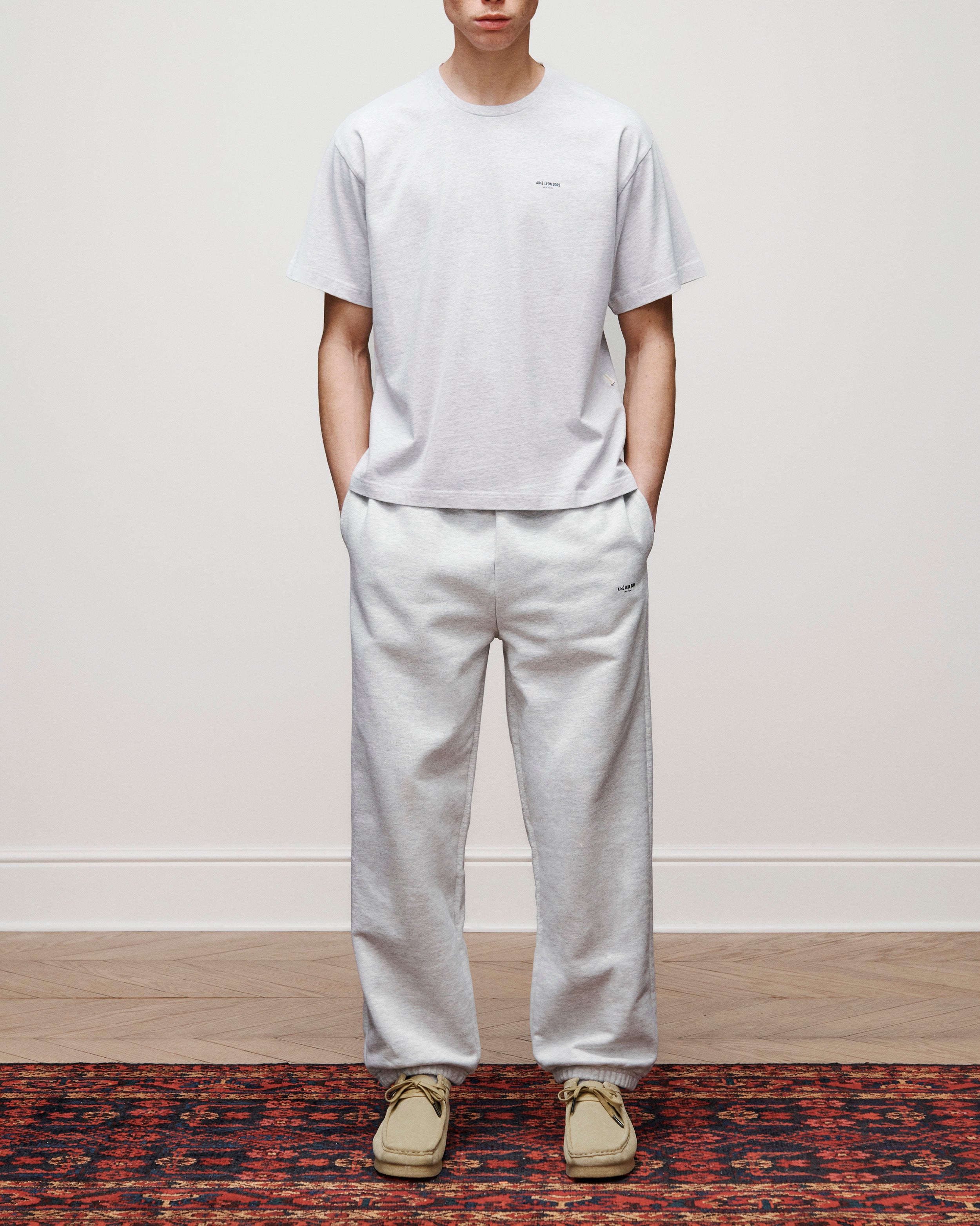 aim-leon-dore-micro-logo-sweatpants-grey-jogginghose image 3