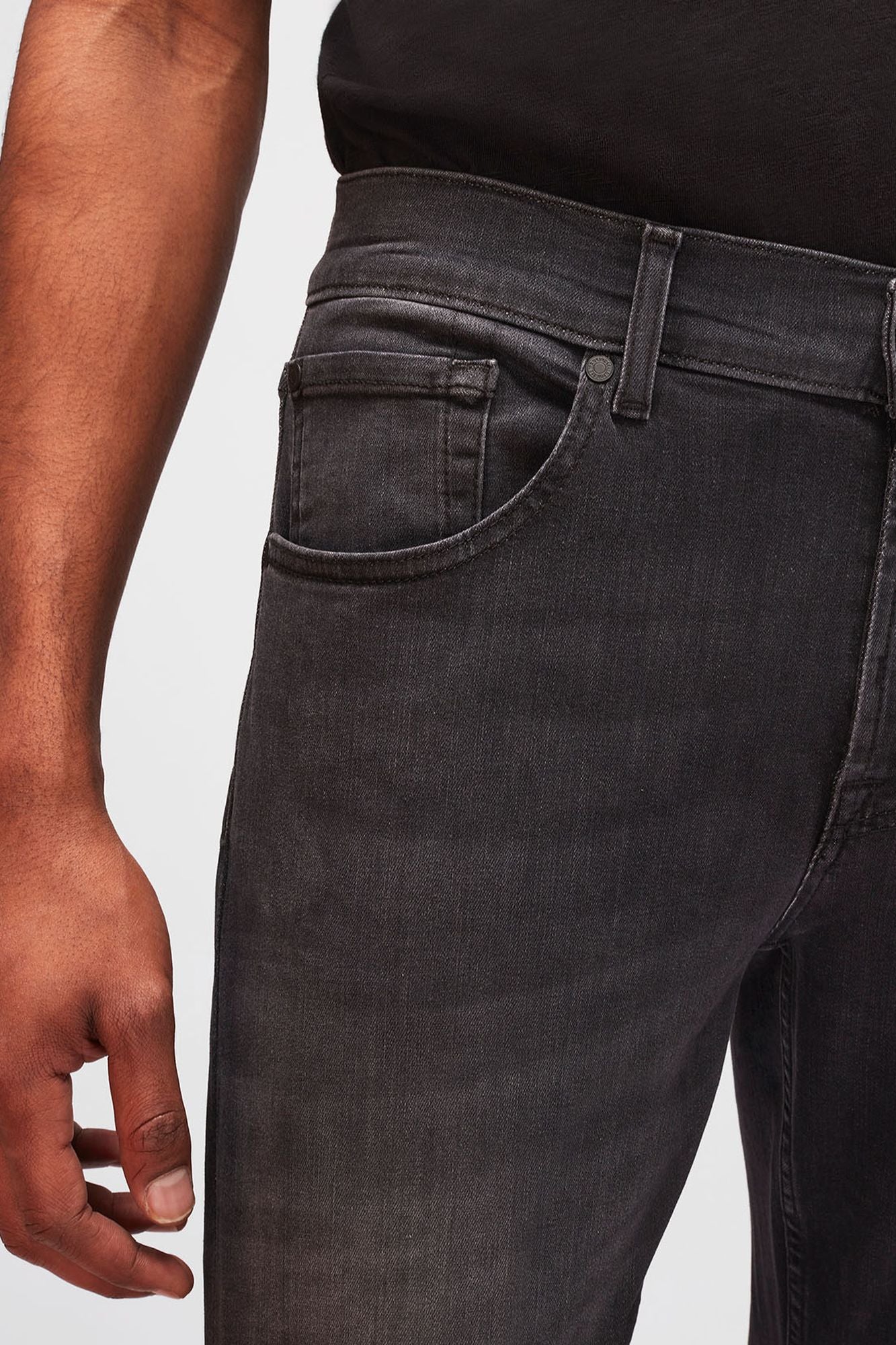 7-for-all-mankind-slimmy-tapered-herren-jeans-luxe-performance-washed-black image 7