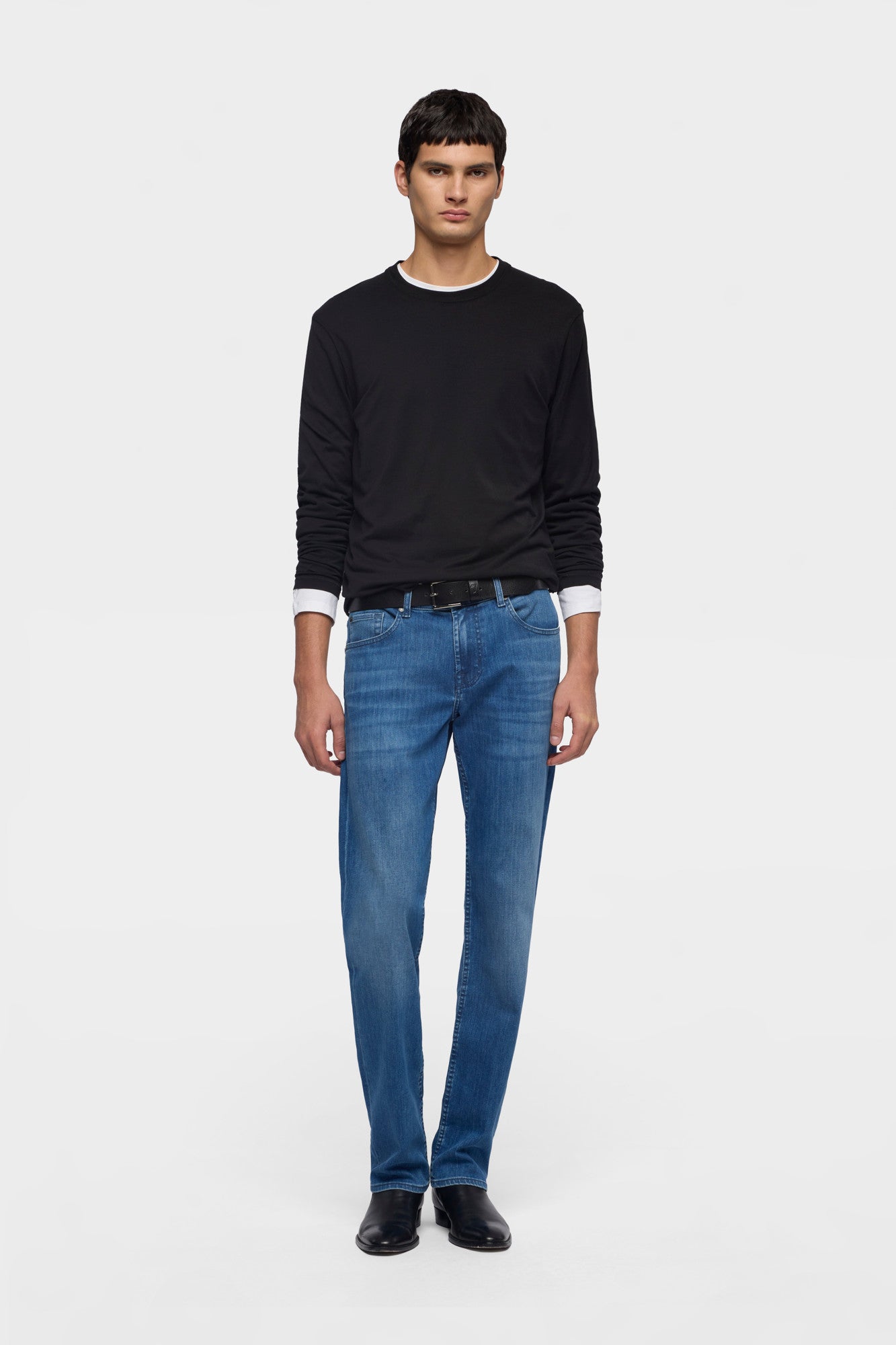 7-for-all-mankind-standard-straight-jeans-luxe-performance-in-mid-blue image 2