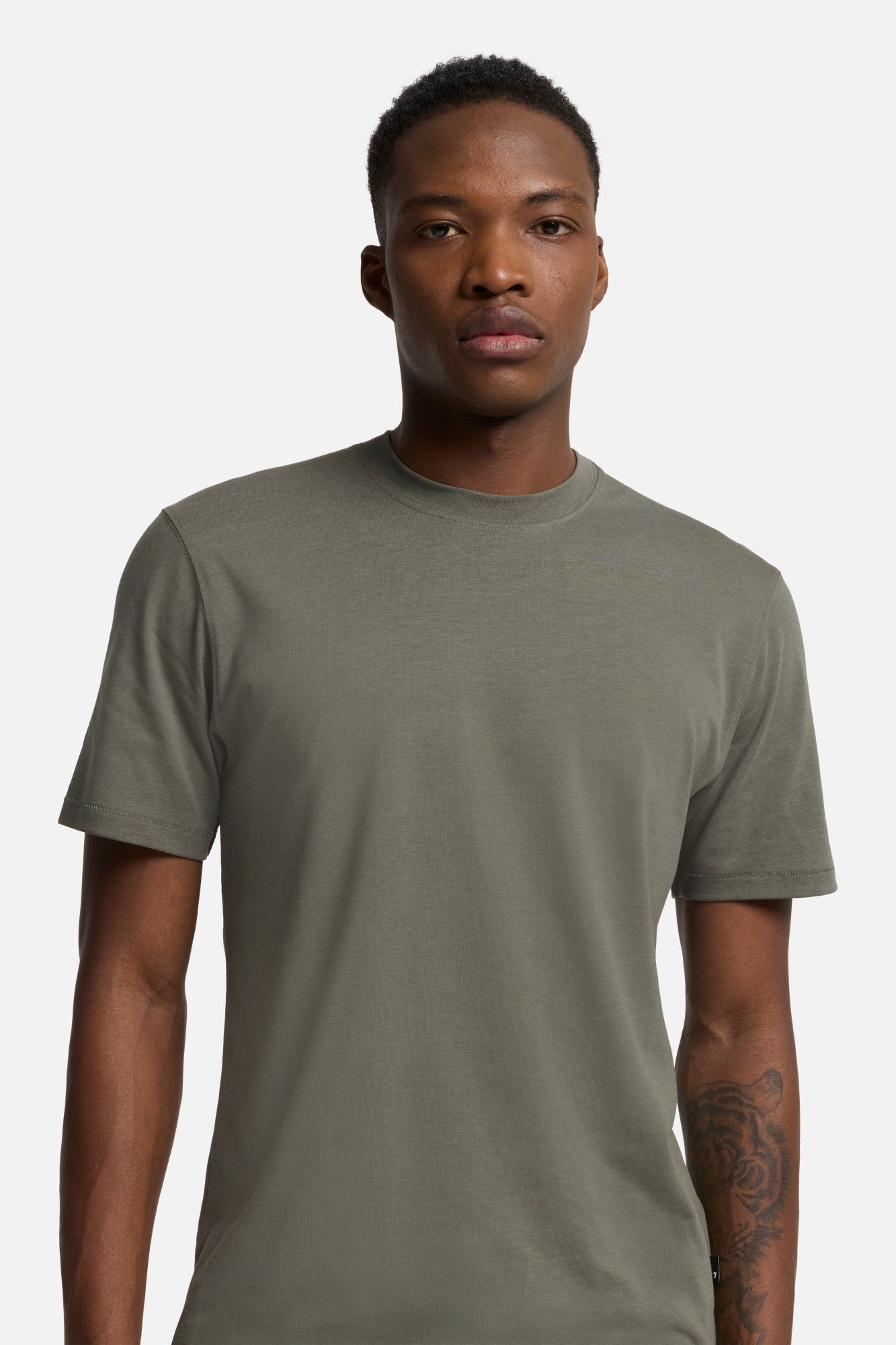 7-for-all-mankind-lyocell-crewneck-tee-herren-army-green image 4