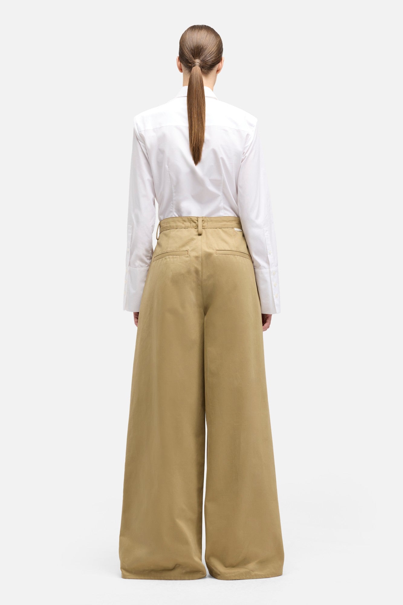 7-for-all-mankind-comfort-twill-pleated-trouser-sand-storm image 5
