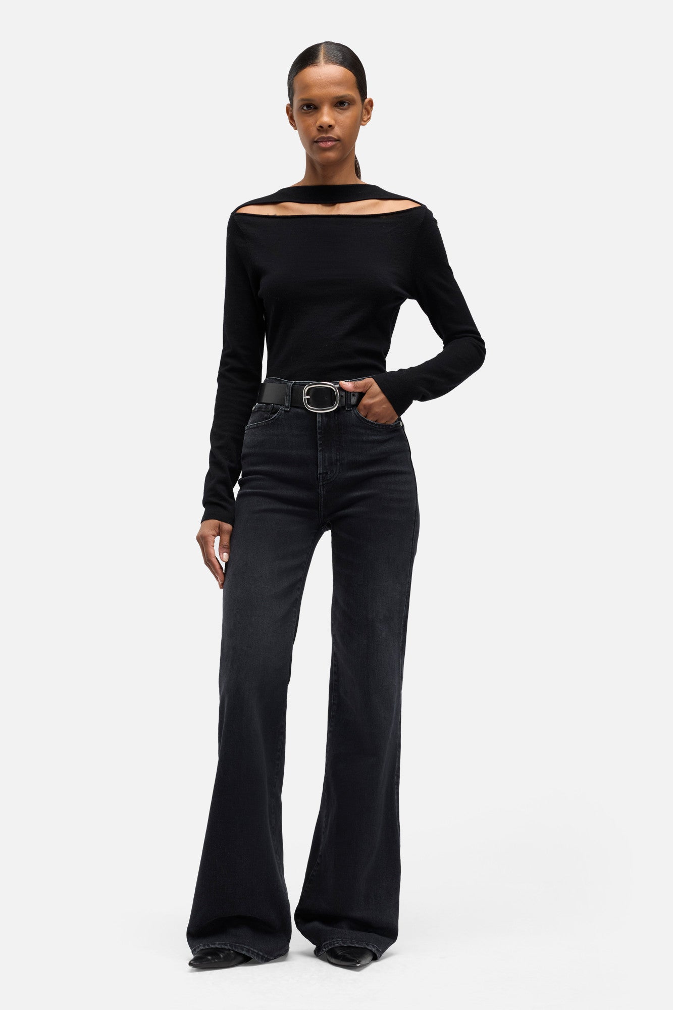 7-for-all-mankind-modern-dojo-flare-jeans-luxe-vintage-bottomline image 2