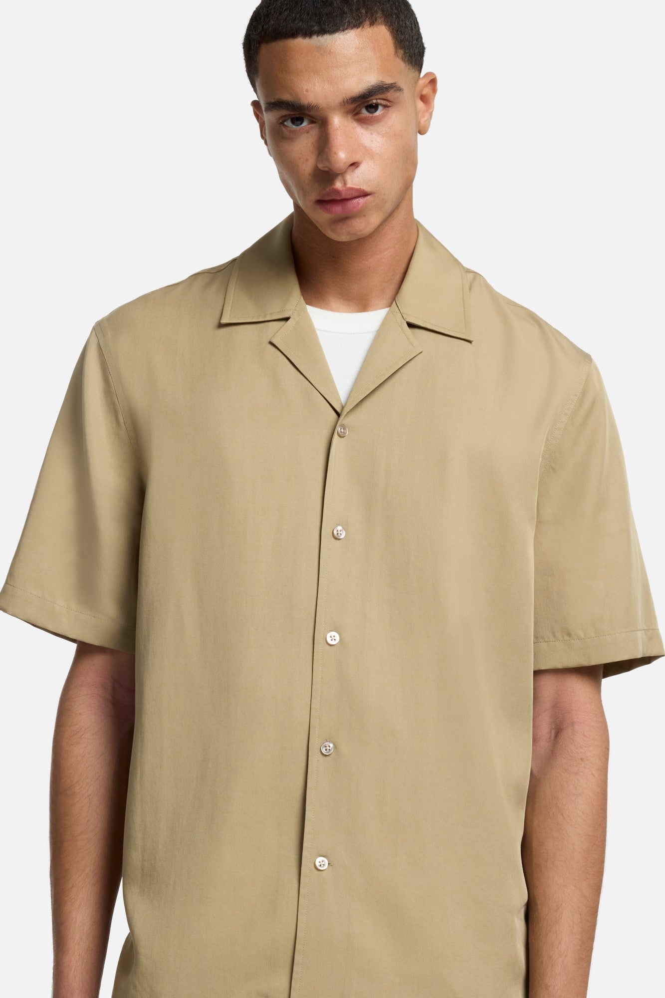 7-for-all-mankind-lyocell-camp-shirt-herren-hemd-in-taupe image 4