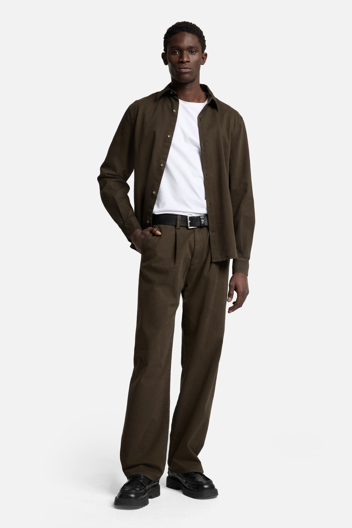7-for-all-mankind-comfort-twill-button-up-shirt-herren-hemd-in-dark-olive image 2