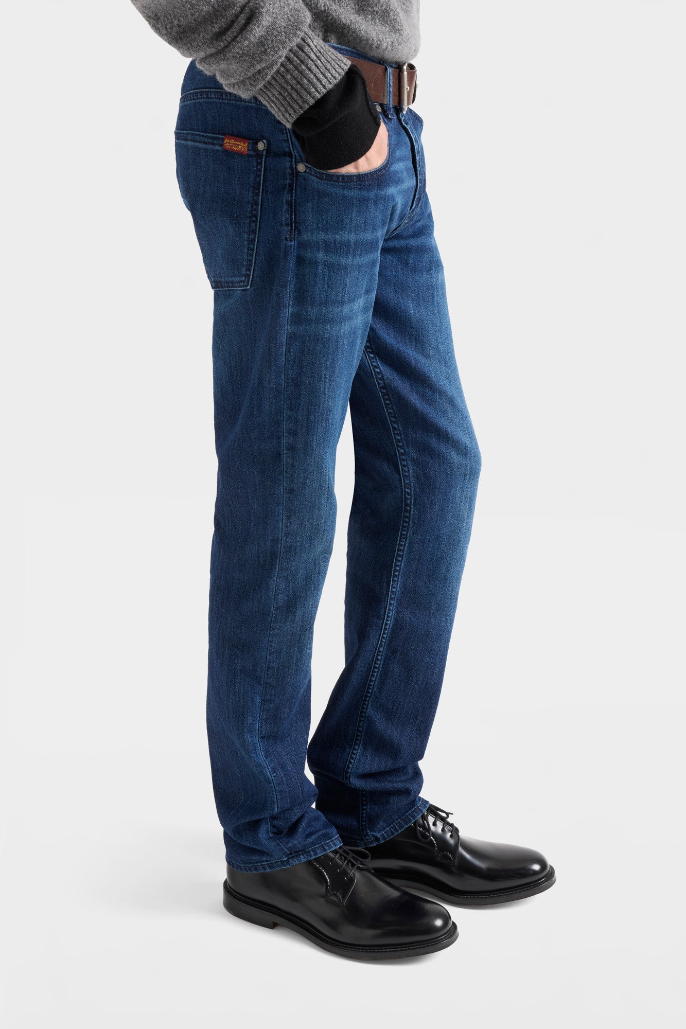 7-for-all-mankind-airweft-the-straight-herren-jeans-in-proper-dark-wash-straight image 6