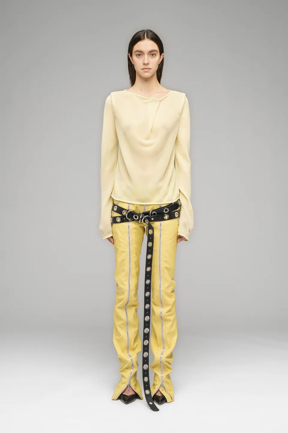 032c-golden-orb-woven-pleat-top-aus-samt image 1