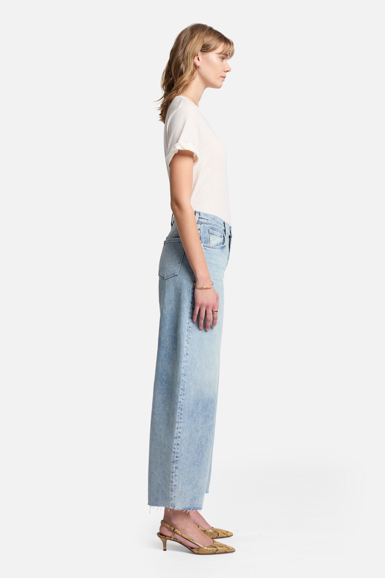 7-for-all-mankind-mankind-bonnie-barrel-leg-jeans-serenade image 6